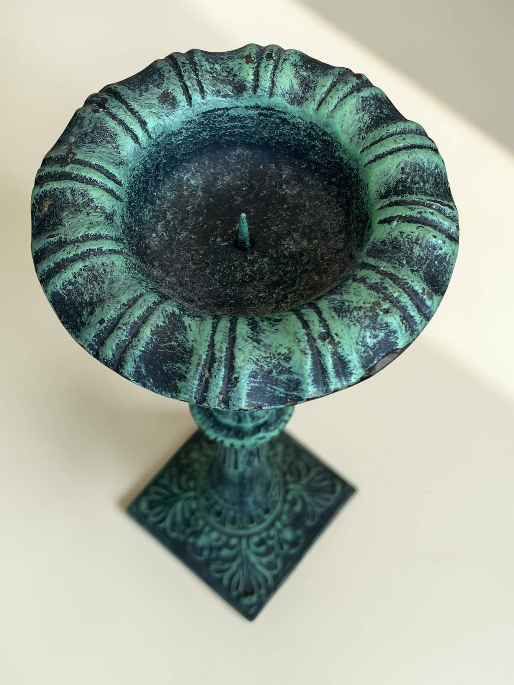Vintage candlestick holder in patinated green-grey cast iron, 32.5 cm
