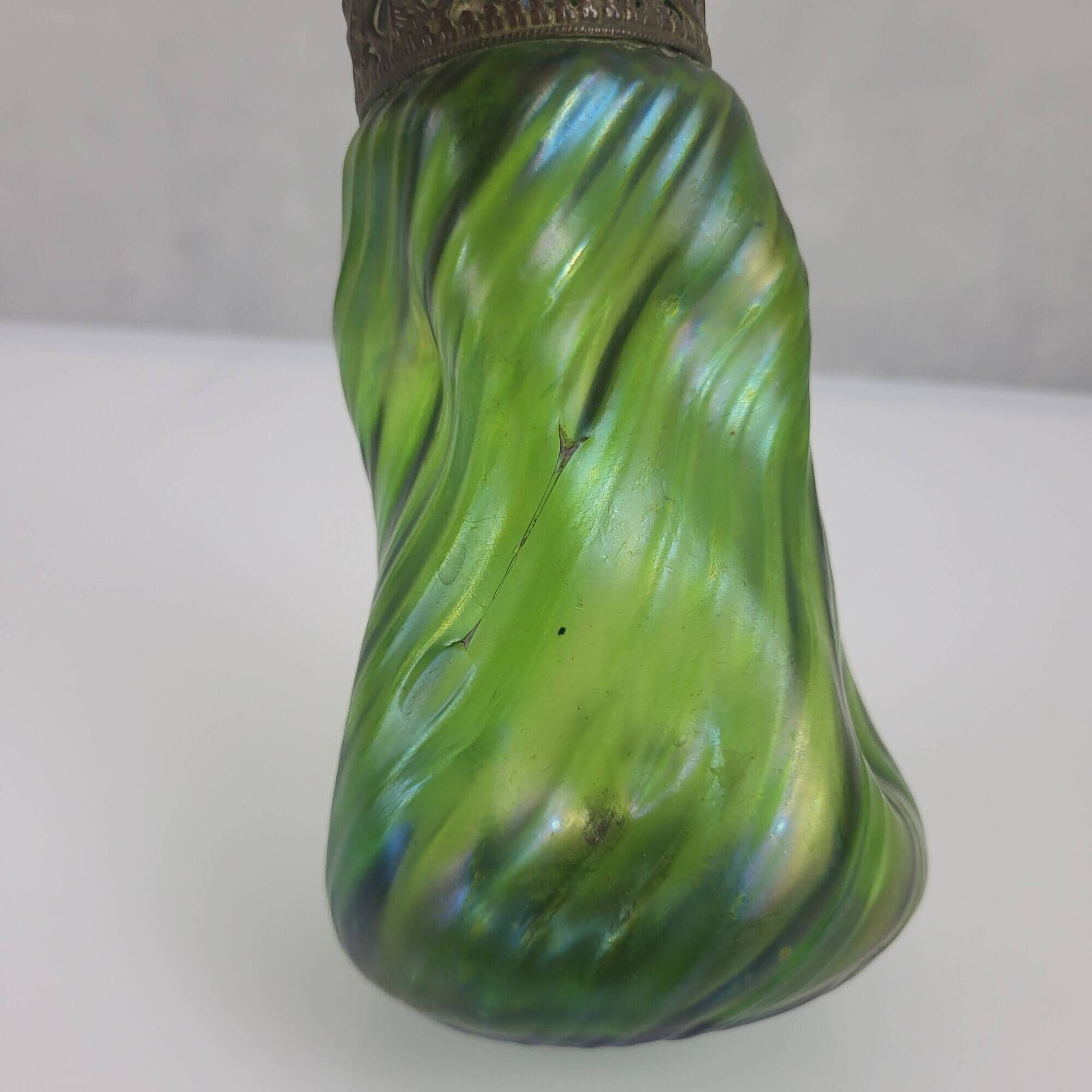 Vase en verre irisé Art Nouveau