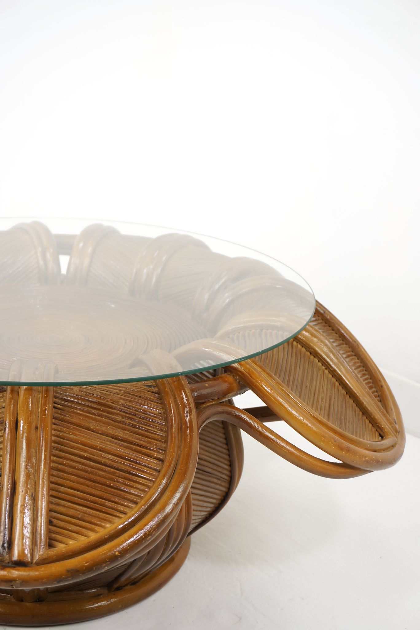 60s Italian design flower coffee table in rattan and glass marquetry
