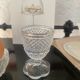 Coquetier en verre moulé pressé ancien