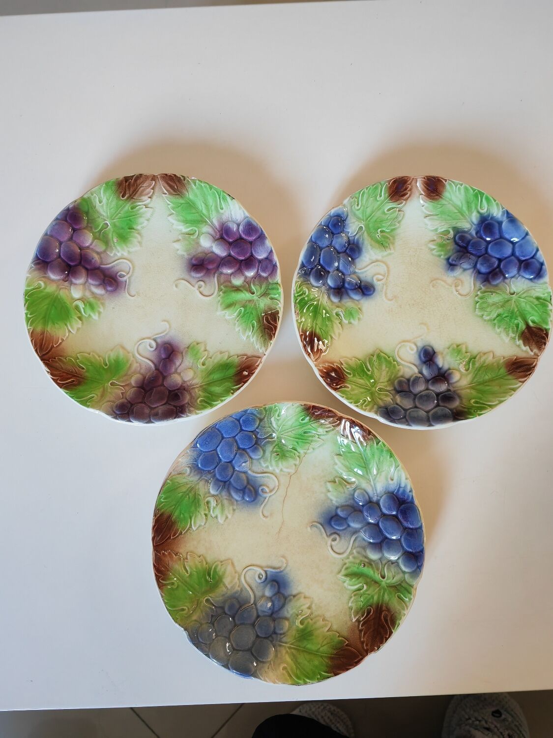 3 plates Sarreguemines in slip