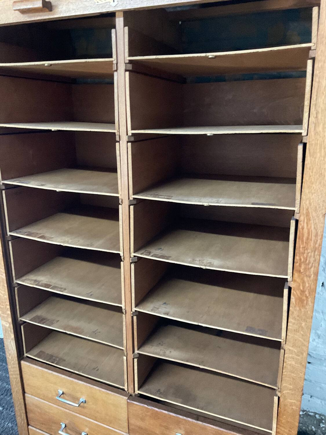 Notary furniture with wooden curtain