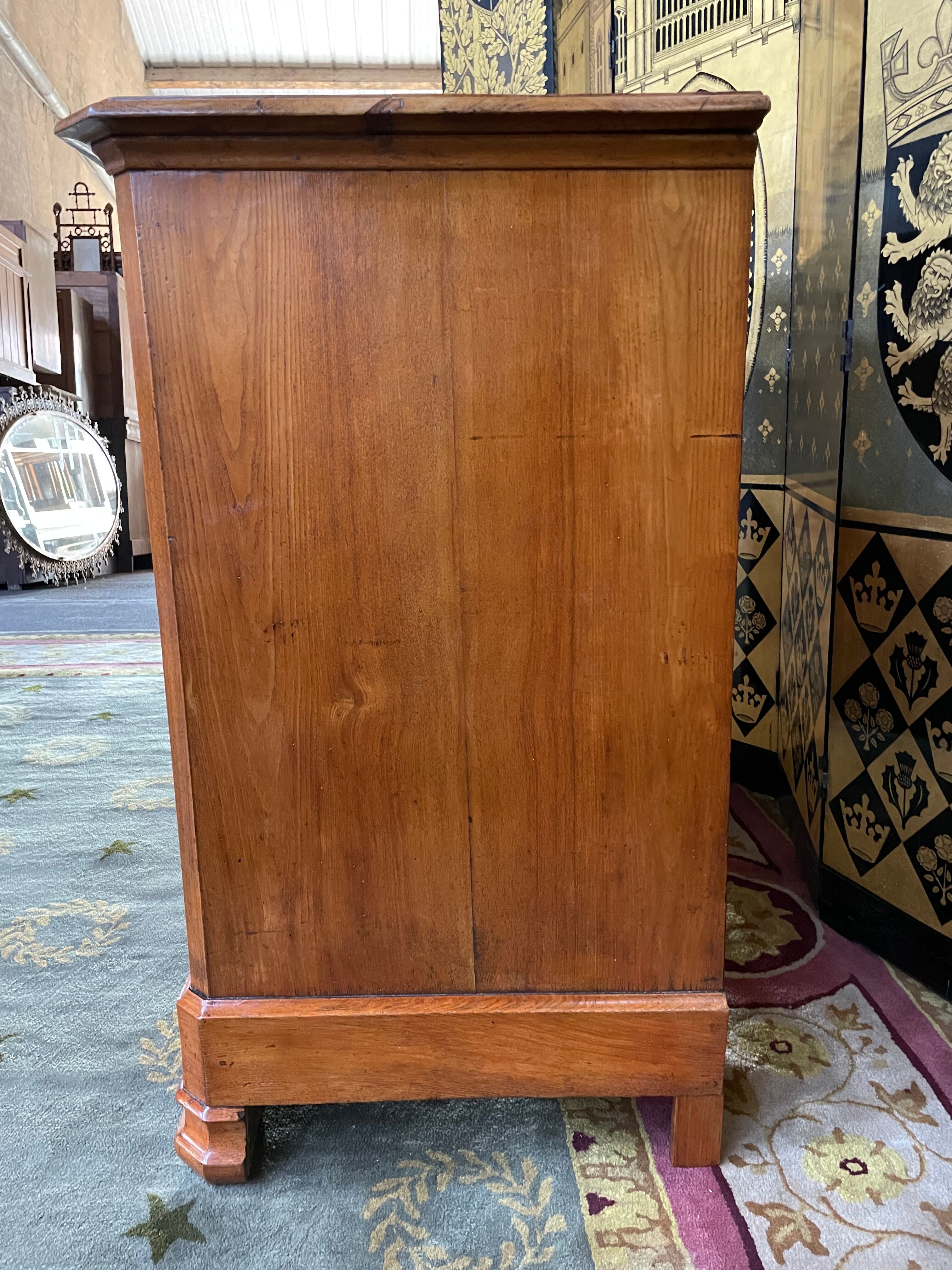 Commode Louis Philippe en Orme era