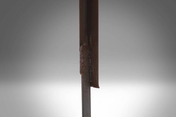 Table d'appoint industrielle avec structure en métal et plateau en bois et plateforme amovible, Belgique, 1920