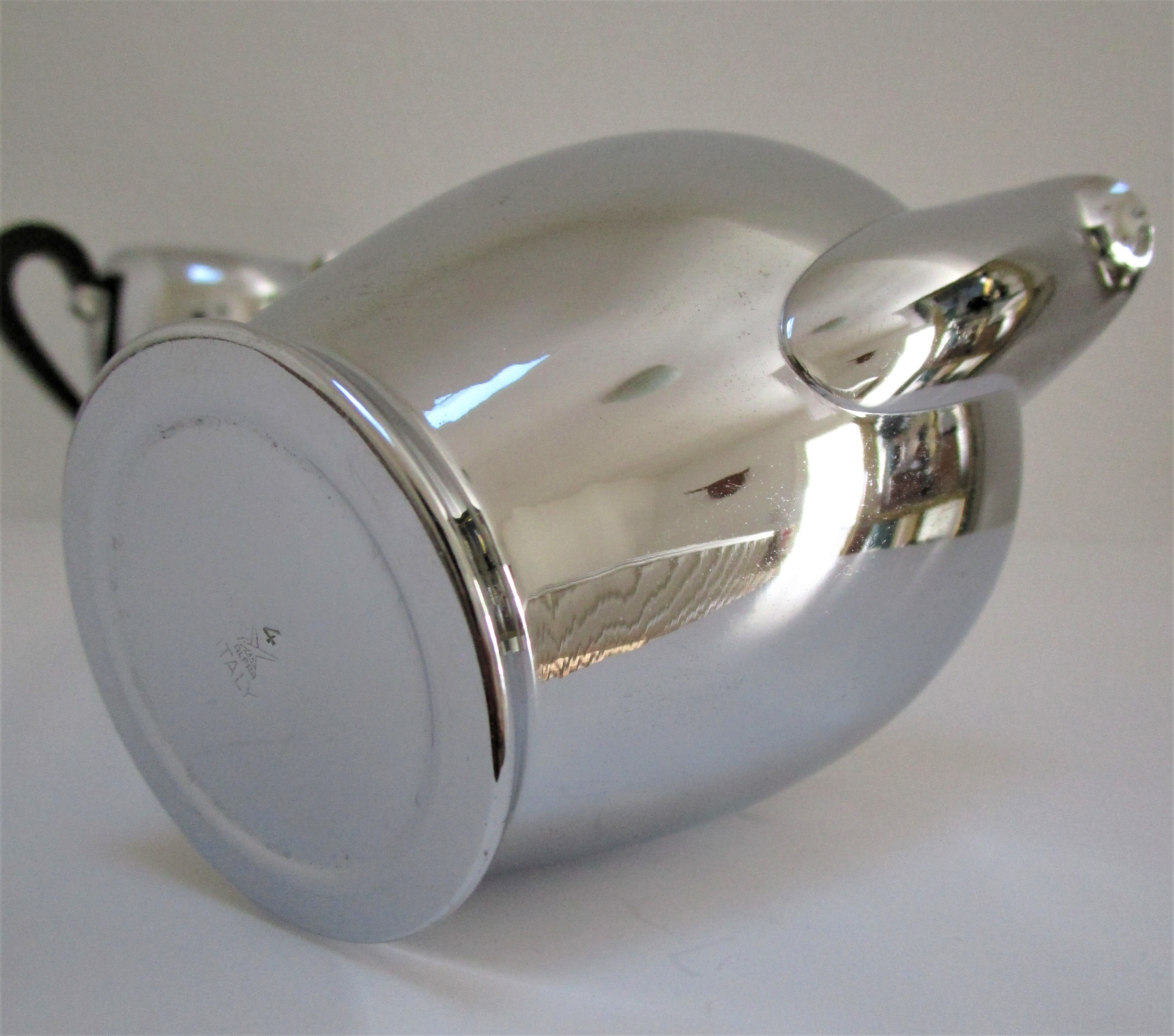 Service à thé "Bombé" Carlo Alessi inox et  bakélite vintage