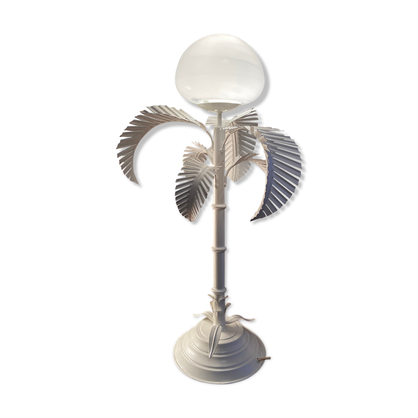 Palm lamppost in opaline and white metal