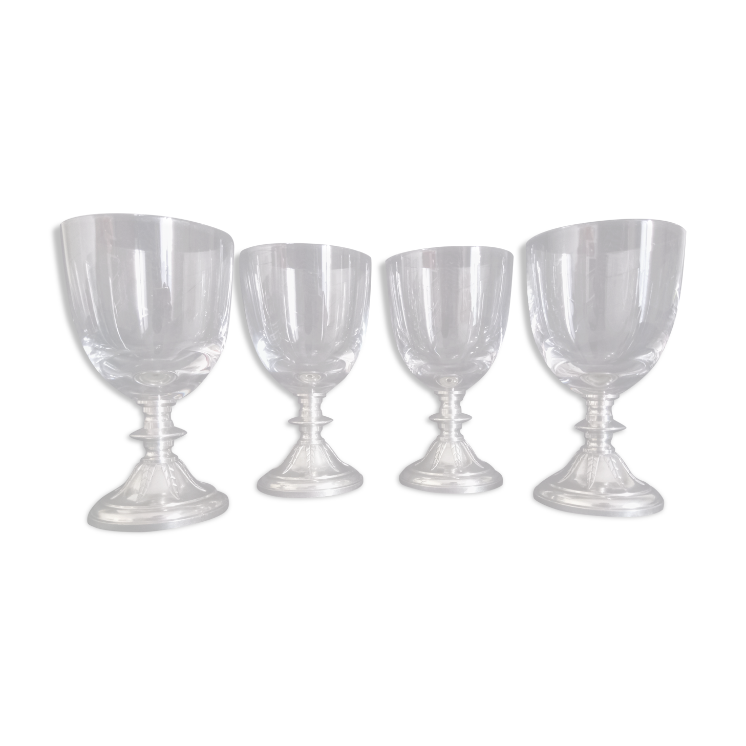 Lot de 4 verres en cristal fin sur pied en Etain du Manoir Paris France
