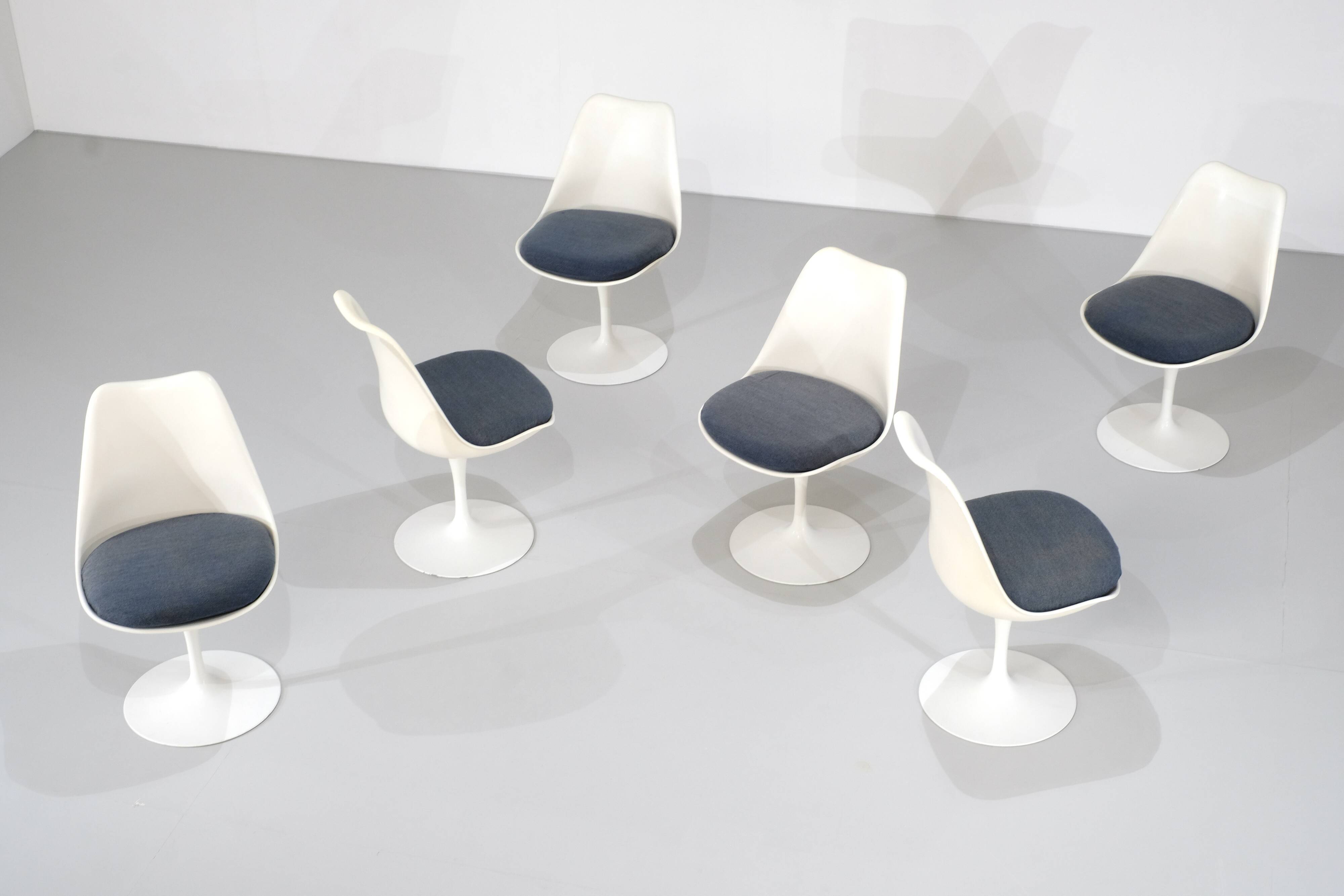 Set of "Tulip" chairs designed by Eero Saarinen for Knoll International.