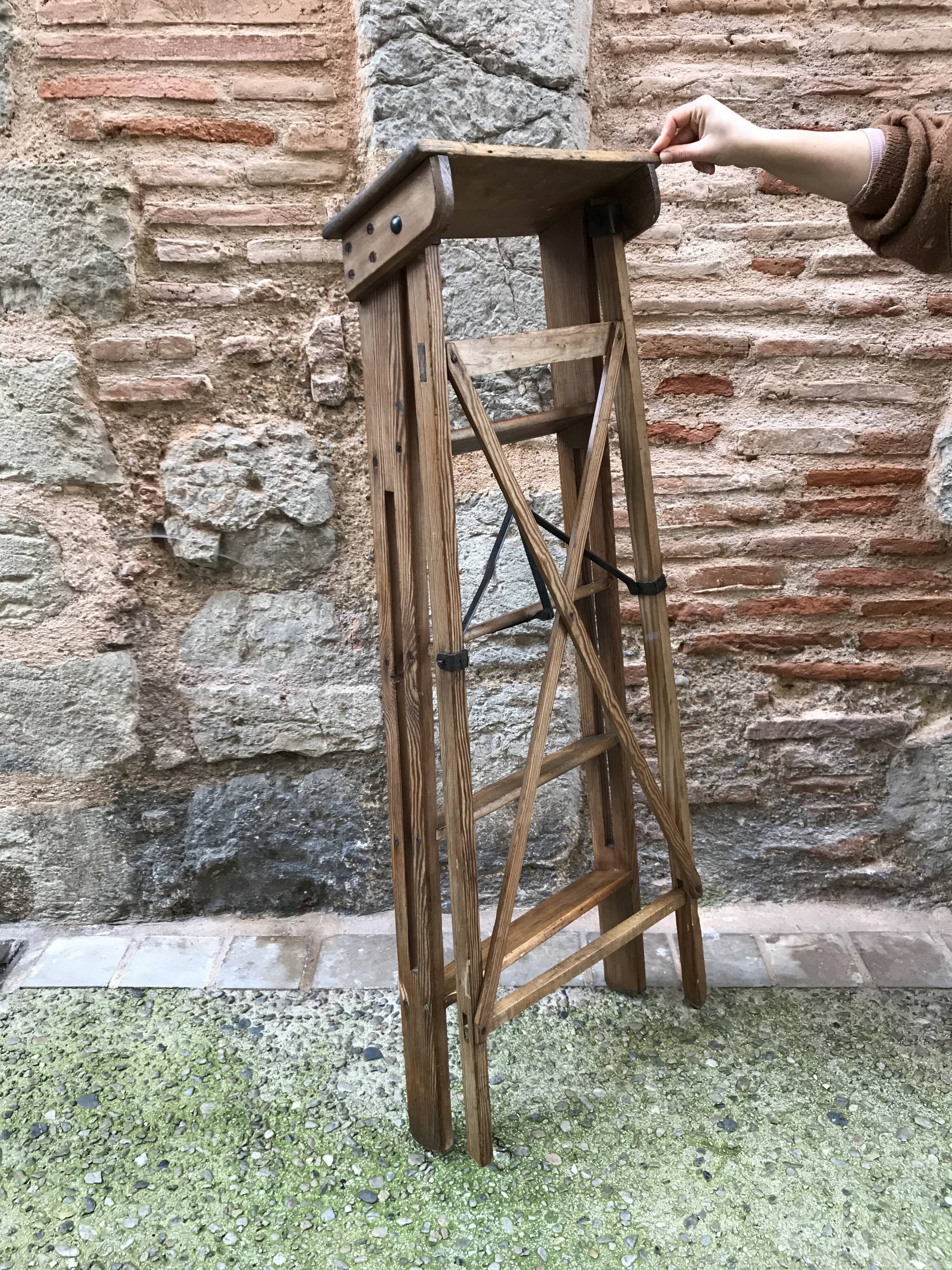 Wooden painter stepladder