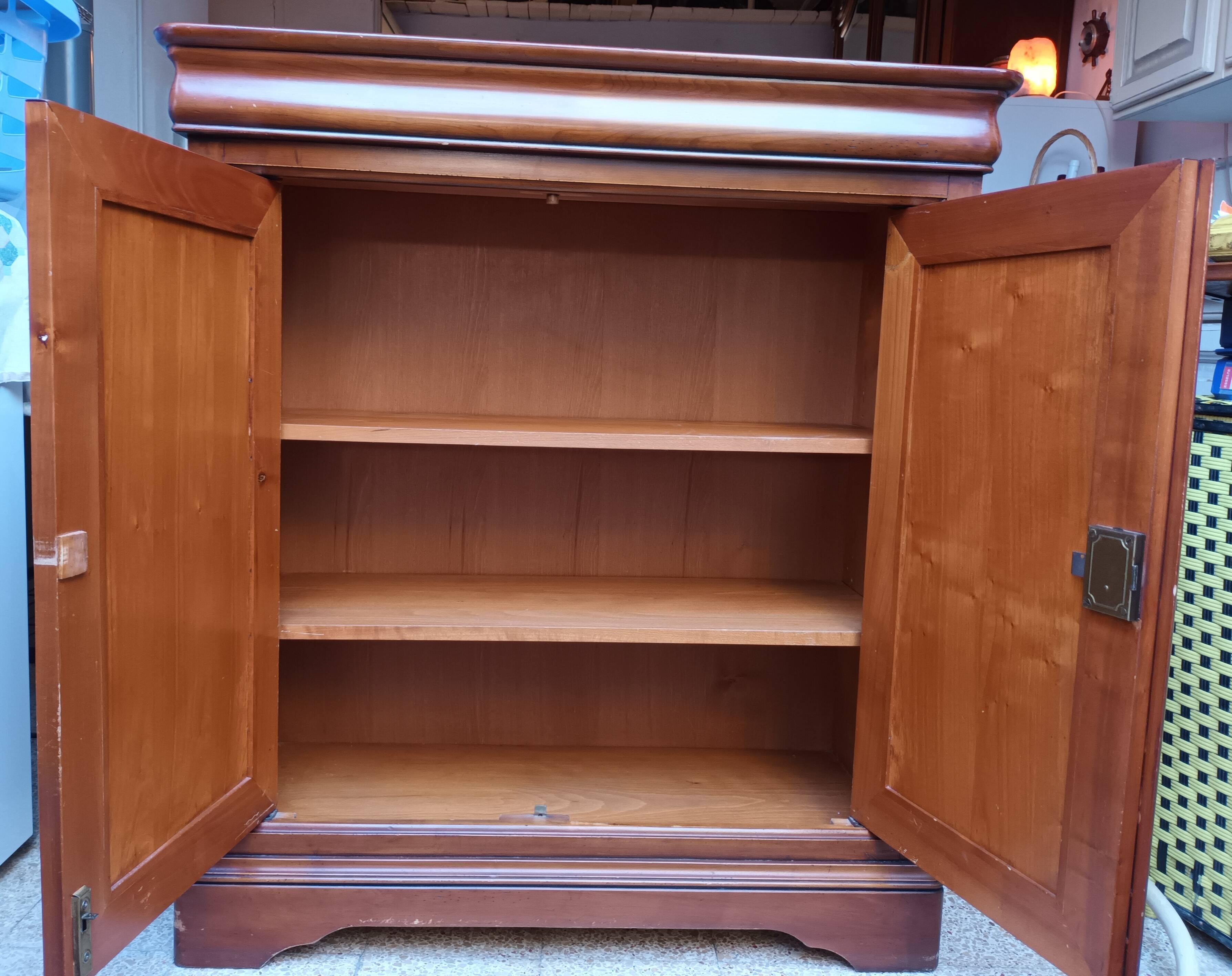 Small buffet with 2 doors