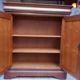 Small buffet with 2 doors