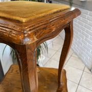 Guéridon ensemble gueridon et tabouret de style Louis XV en chêne massif