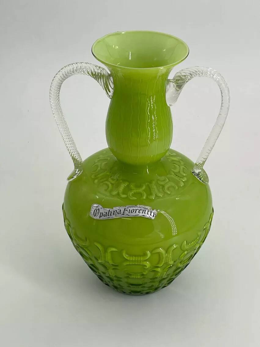 Opaline vase from the 1950s made in Italy by Opalina Fiorantina.