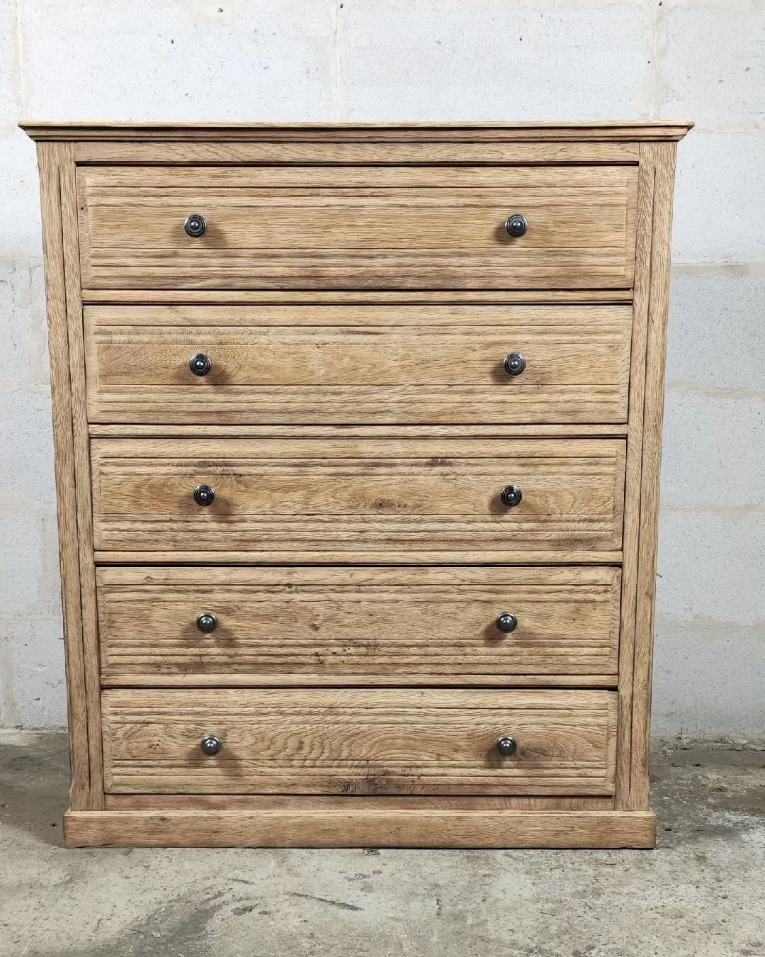 Oak chest of drawers five drawers
