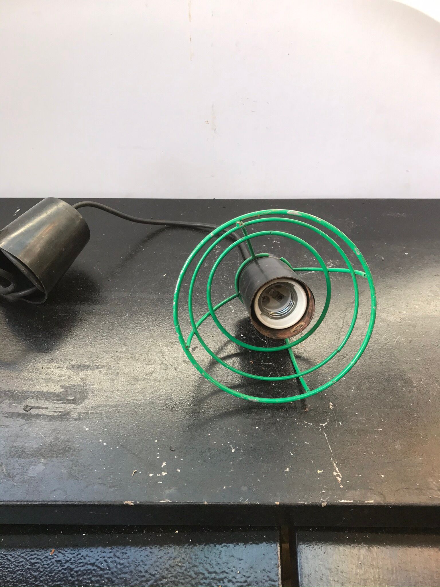 Hanging old design green metal cerclage vintage 70s