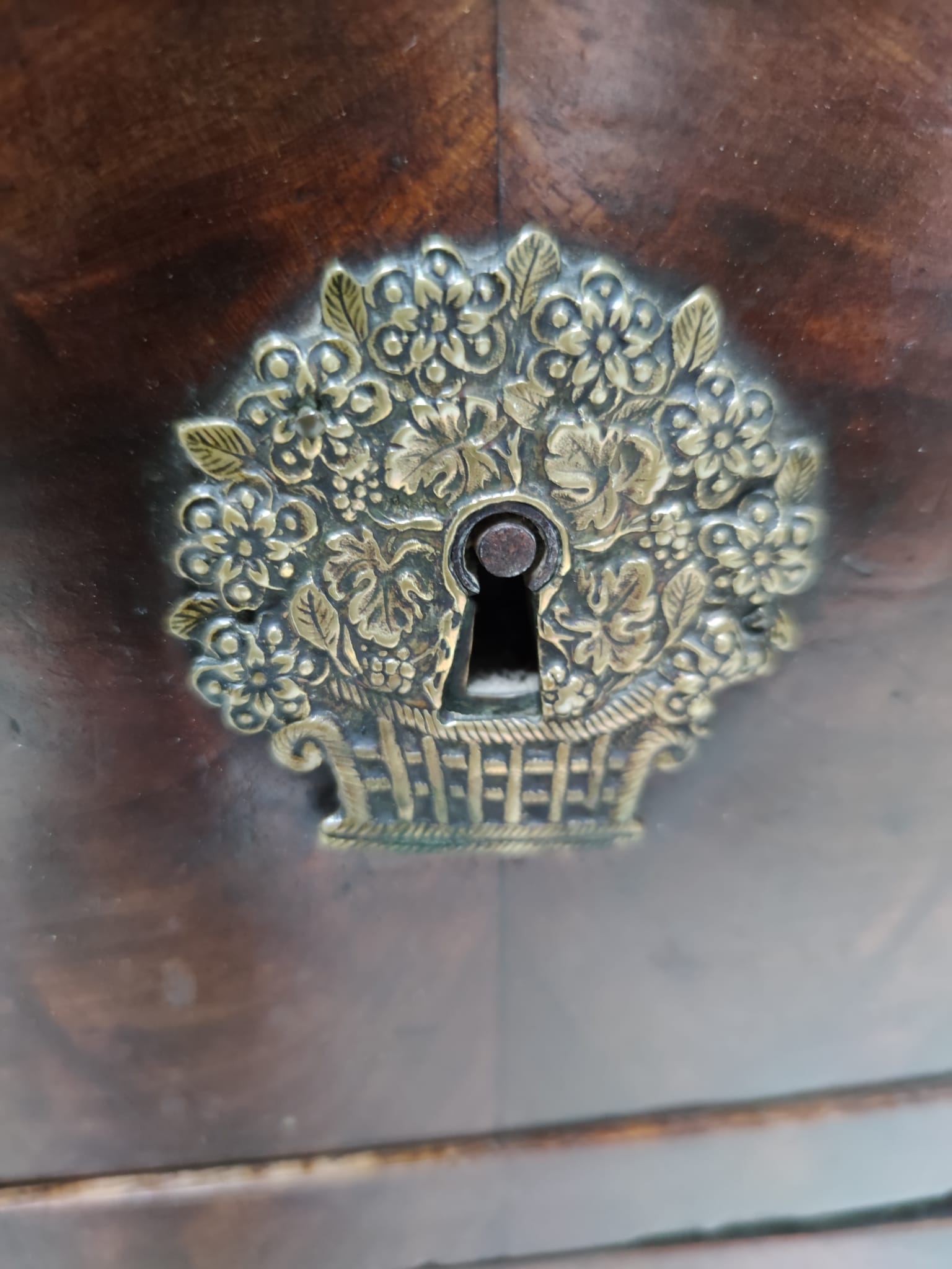 Chest of drawers in wood and gray marble with 4 drawers nineteenth century