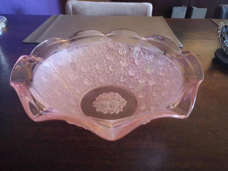 Art Deco pink glass fruit cup - Floral and pink motif - 1930s