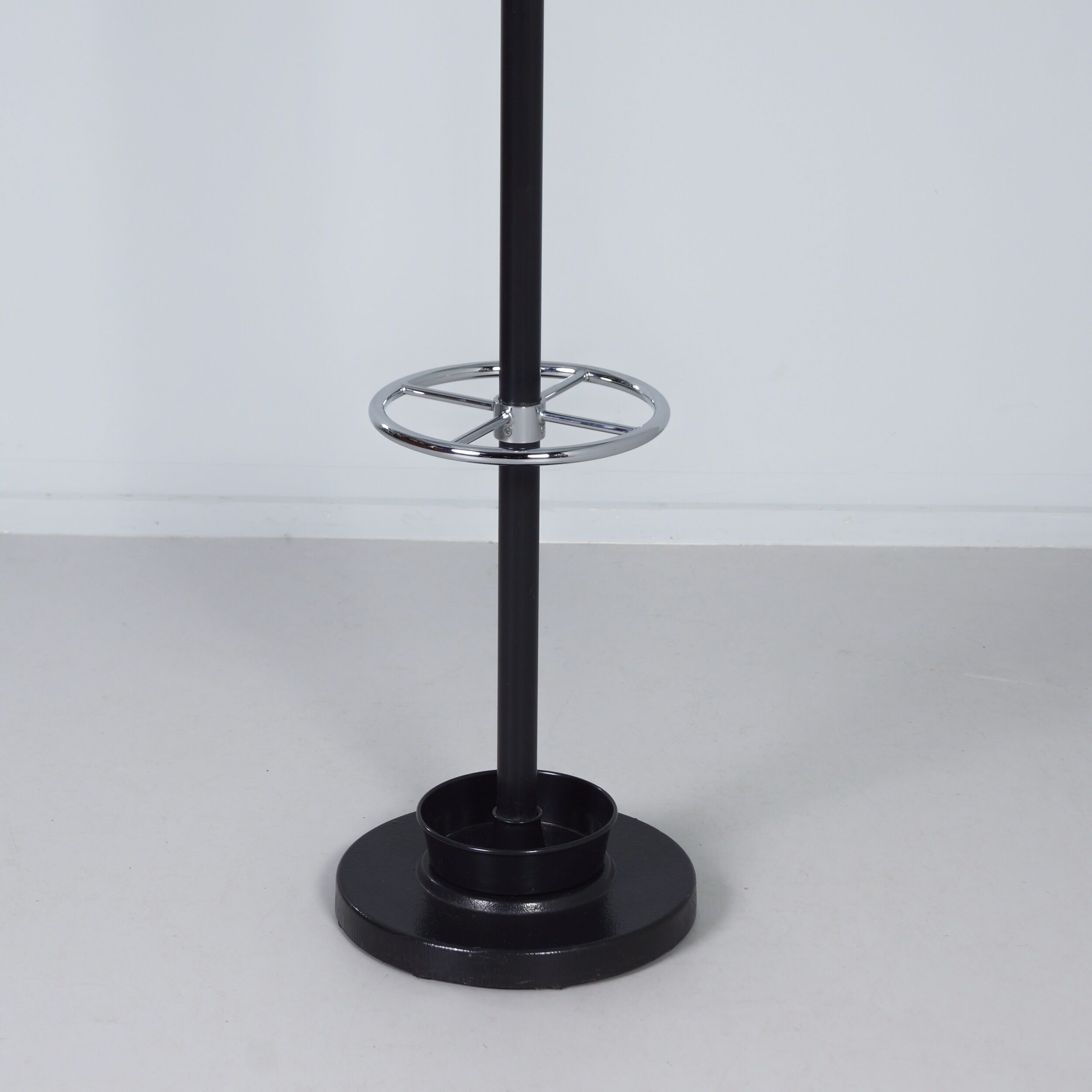 Coat rack Gispen 1016 by W.H. Gispen for Dutch Originals, 2010s – Chrome & Black Steel