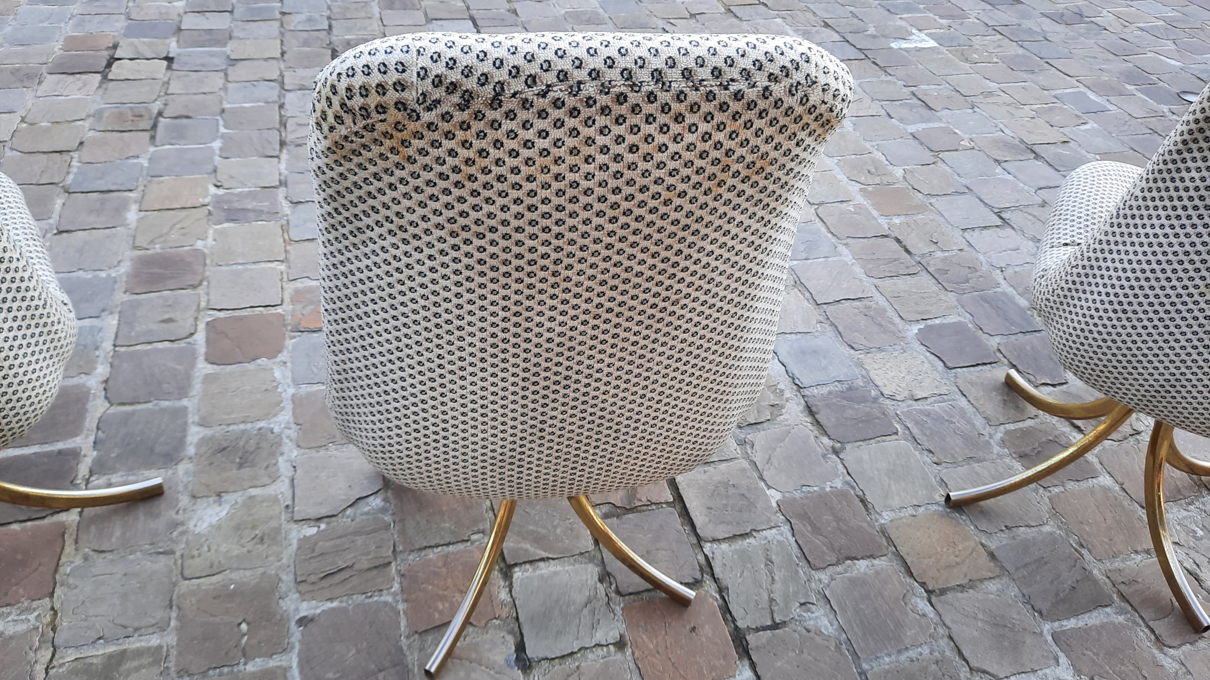 3 rotating vintage armchairs