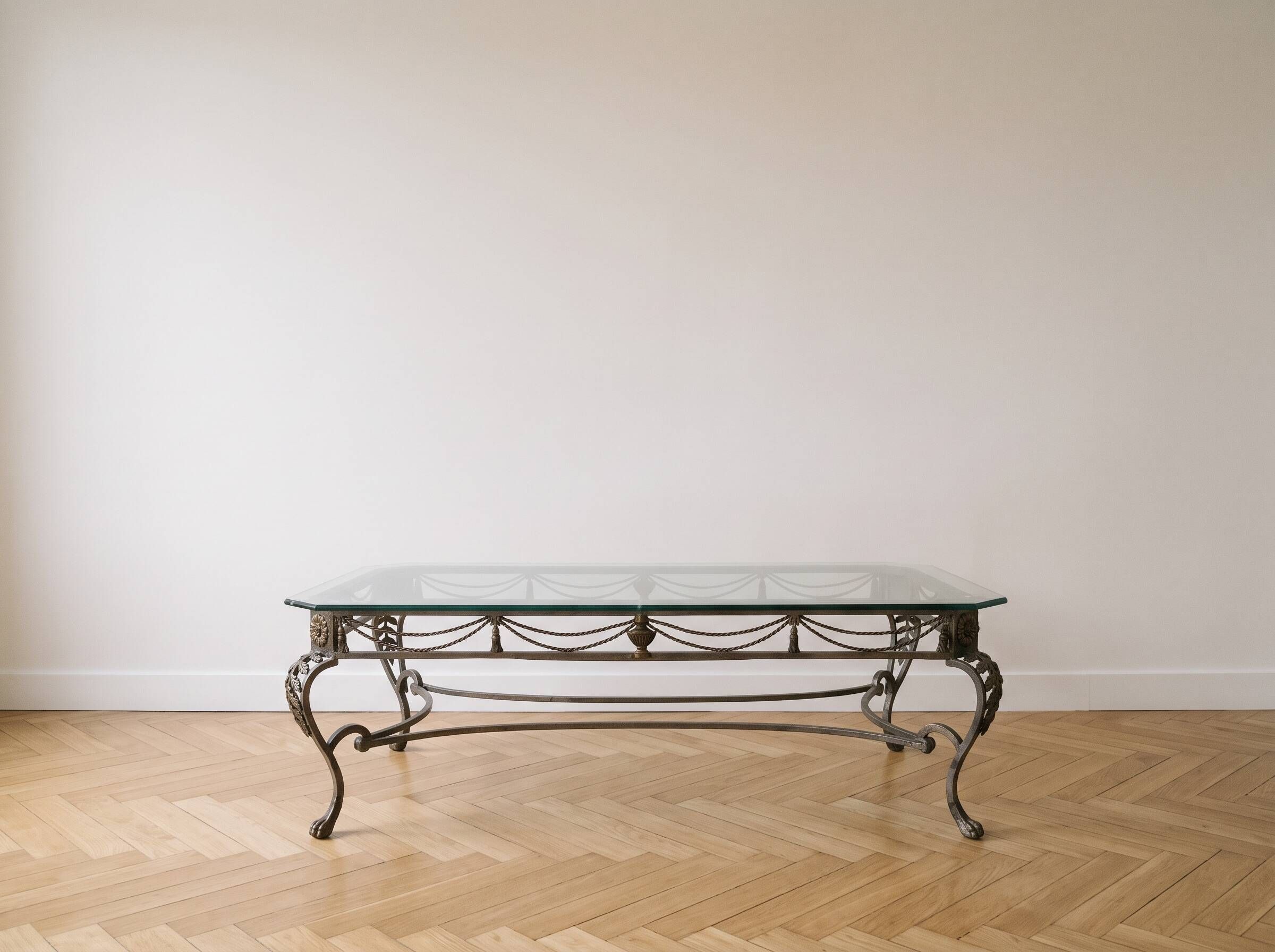Table basse artisanale en fer forgé et verre