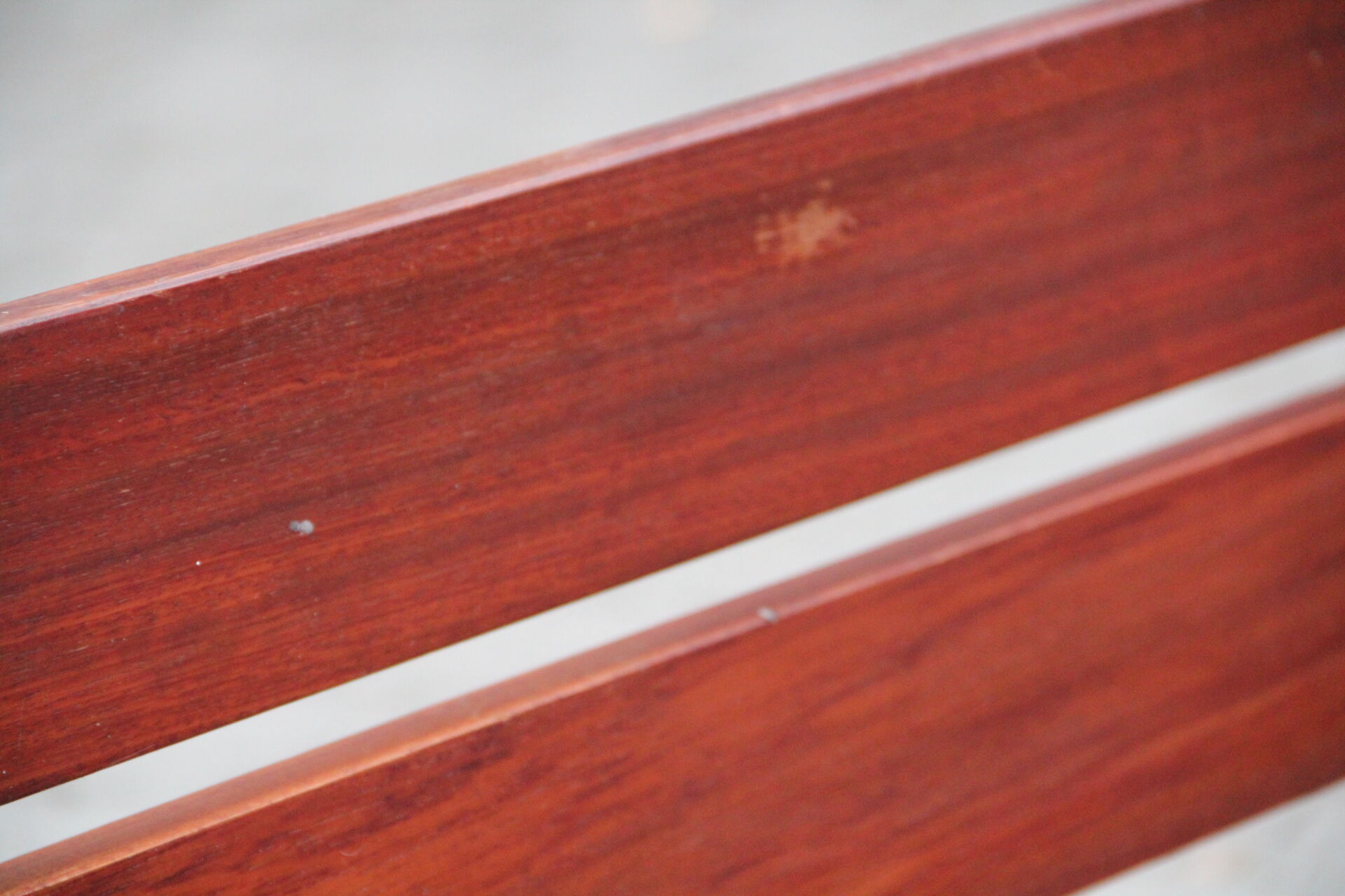 Bed in teak