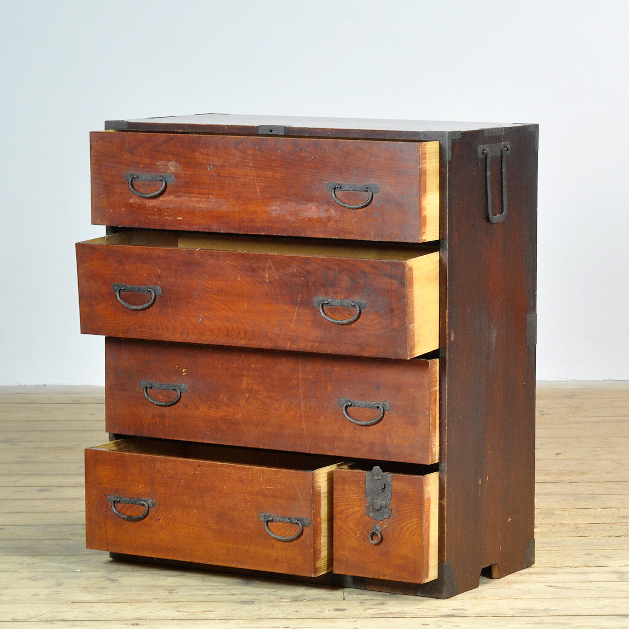 Commode Tansu japonaise, vers 1890