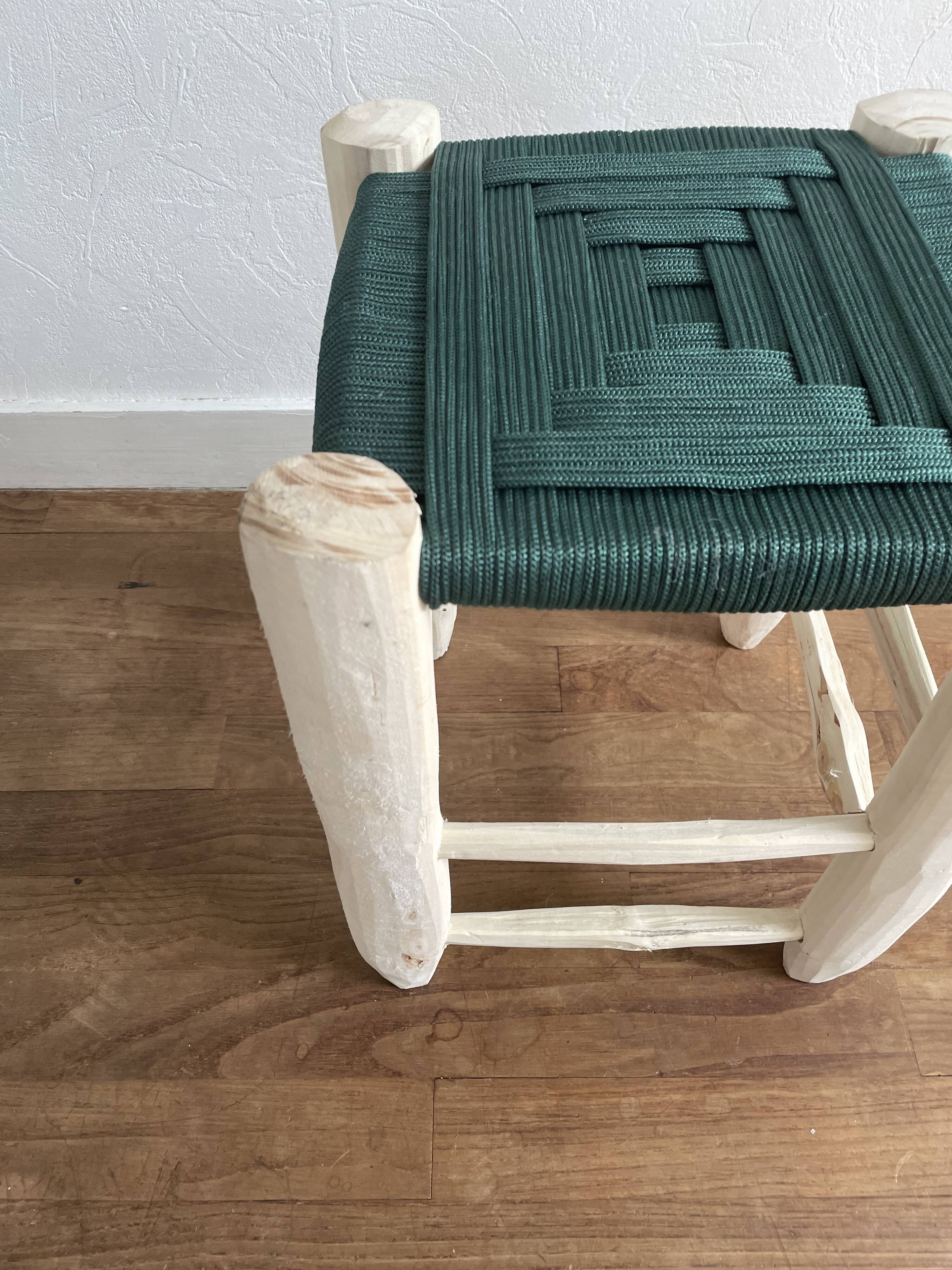 Tabouret marocain beldi en nylon vert émeraude et bois