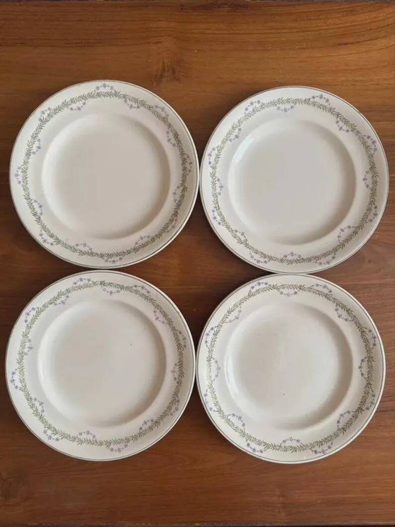 Set of 4 flat plates Longwy model Loridan – Antique earthenware from the late 19th to early 20th century.
