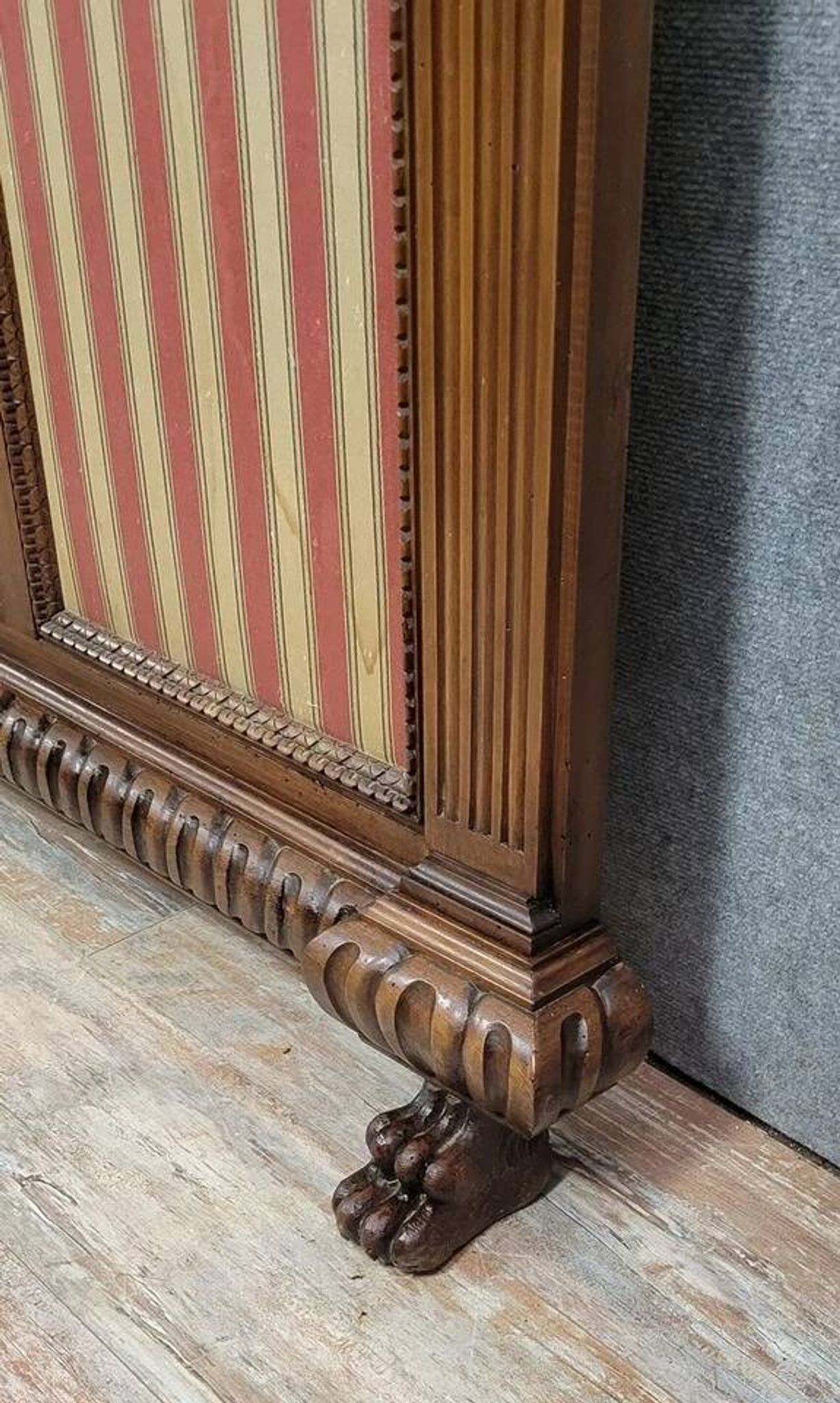 Large Renaissance-style coat rack in walnut from around 1850.