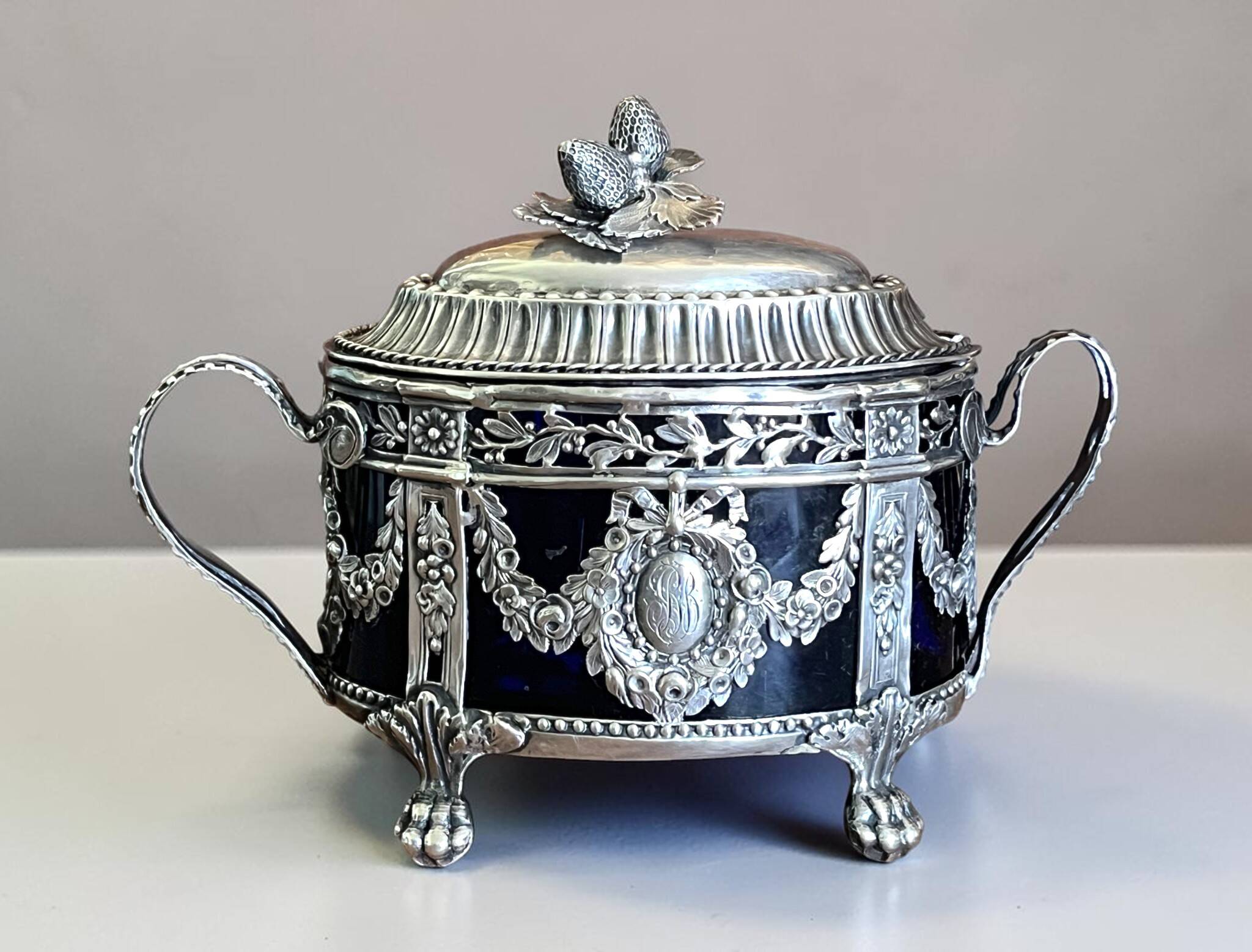 Silverware, sugar bowl in silver Louis XVI style, hallmarks late 18th century.