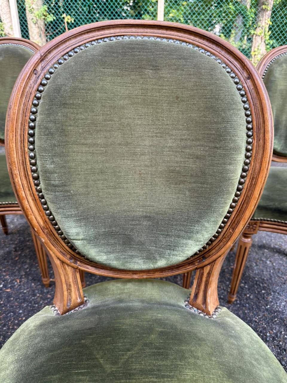 Set of 8 Louis XVI medallion chairs and armchairs in green velvet, 1950.