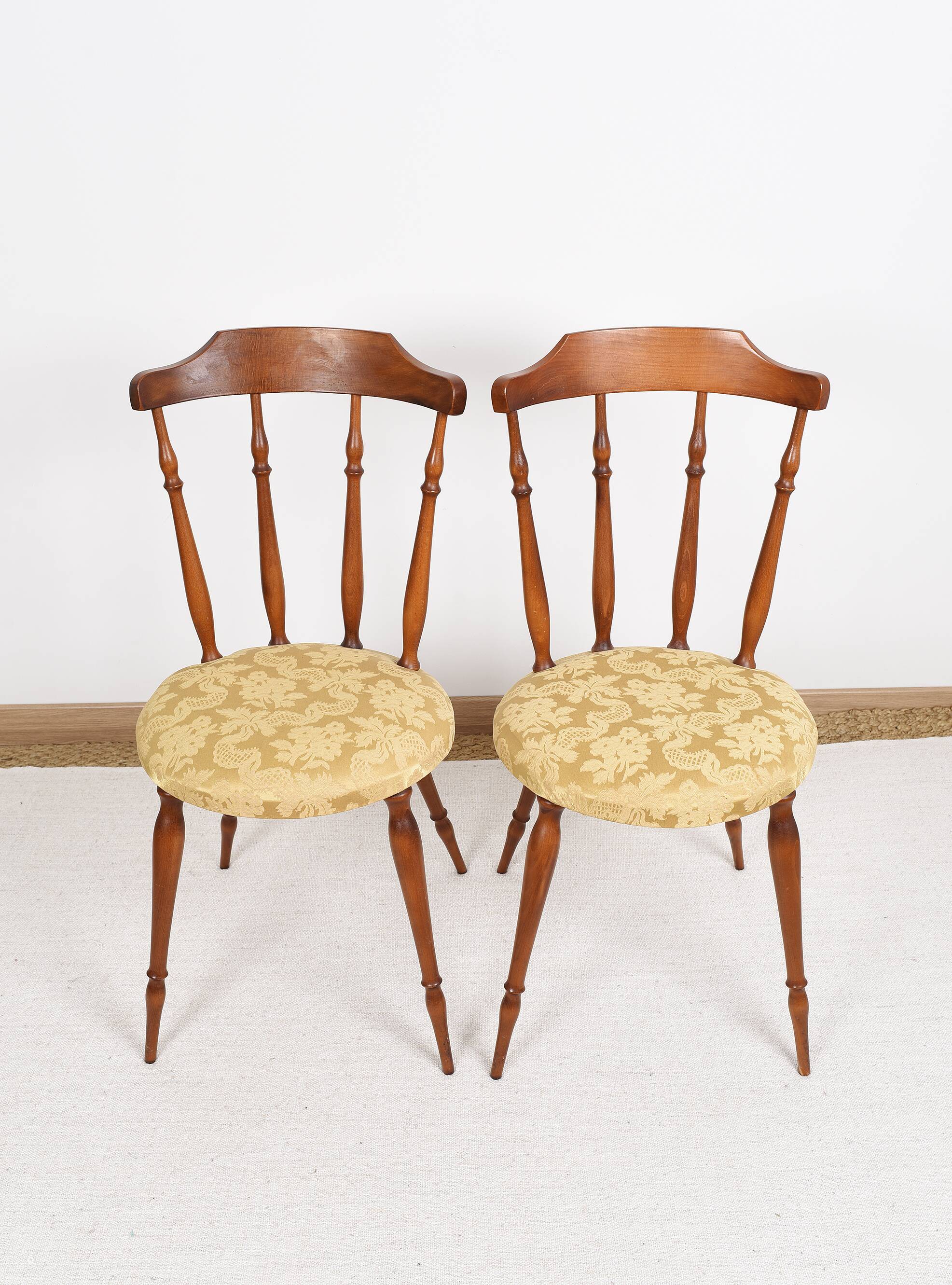 Pair of chairs in turned wood and fabric, vintage, dating from 1960.