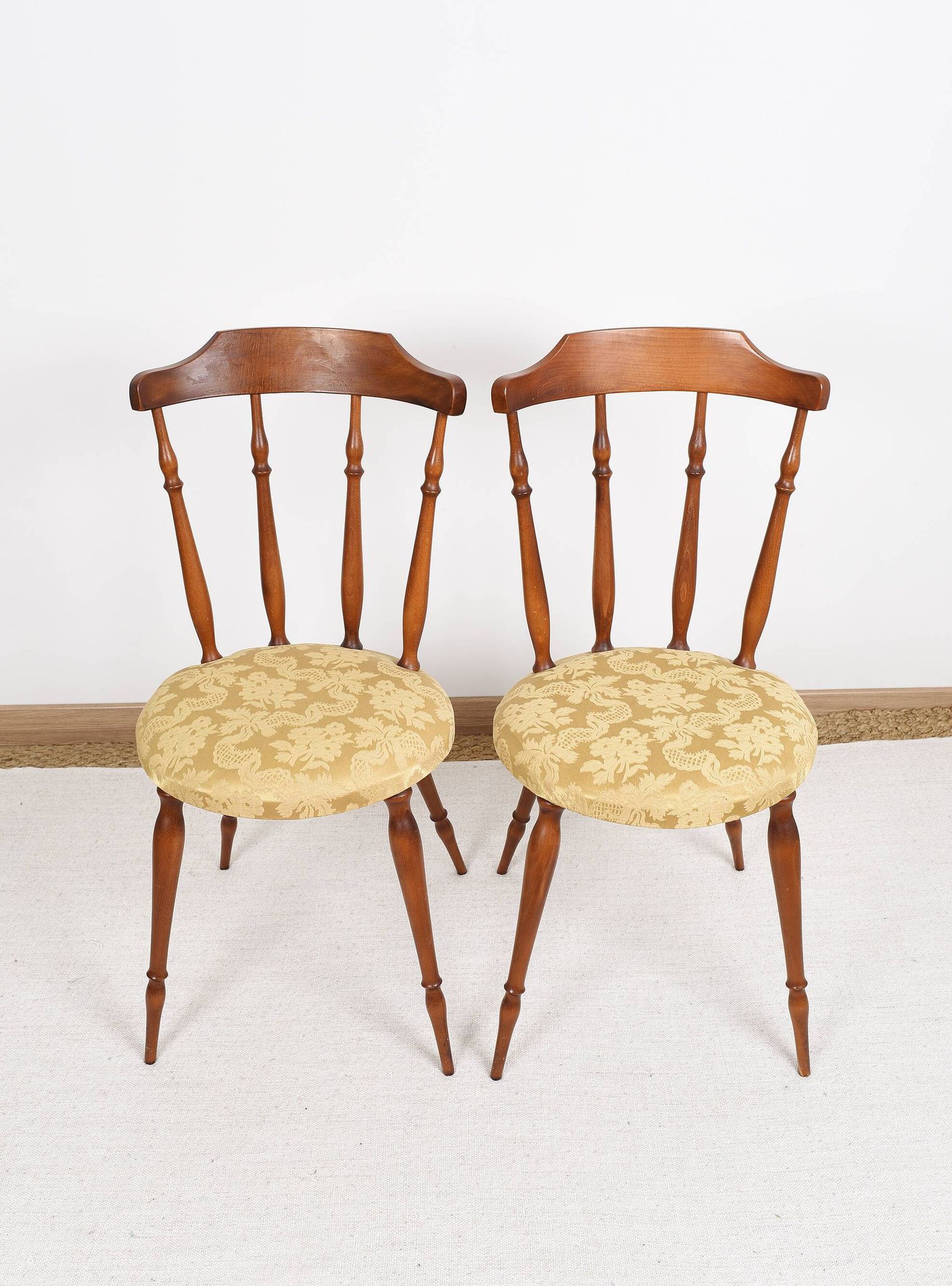 Pair of chairs in turned wood and fabric, vintage, dating from 1960.