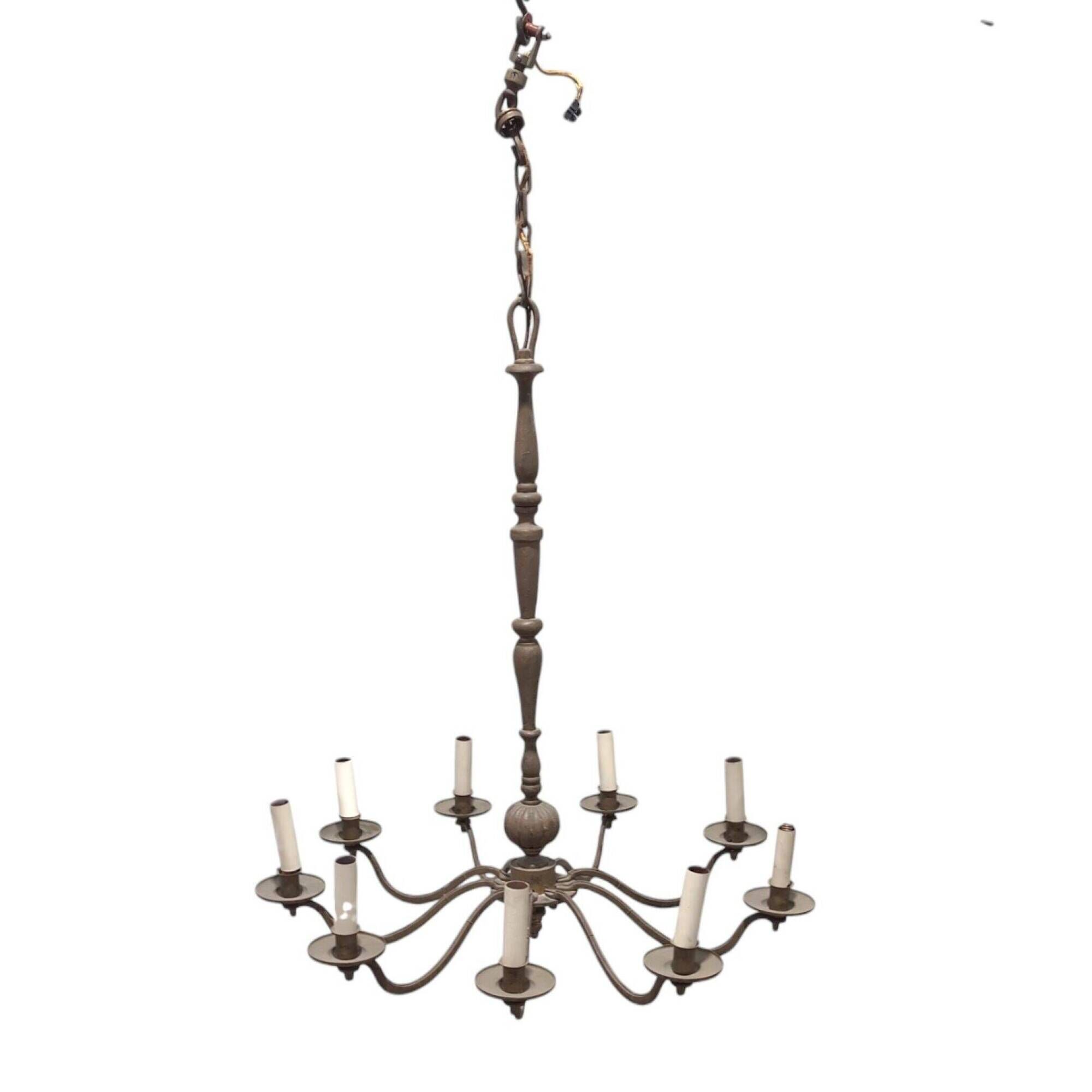 Vintage chandelier with 9 arms in gold metal – foliage decoration – Paris Baguès