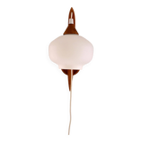 Wall light with opaline