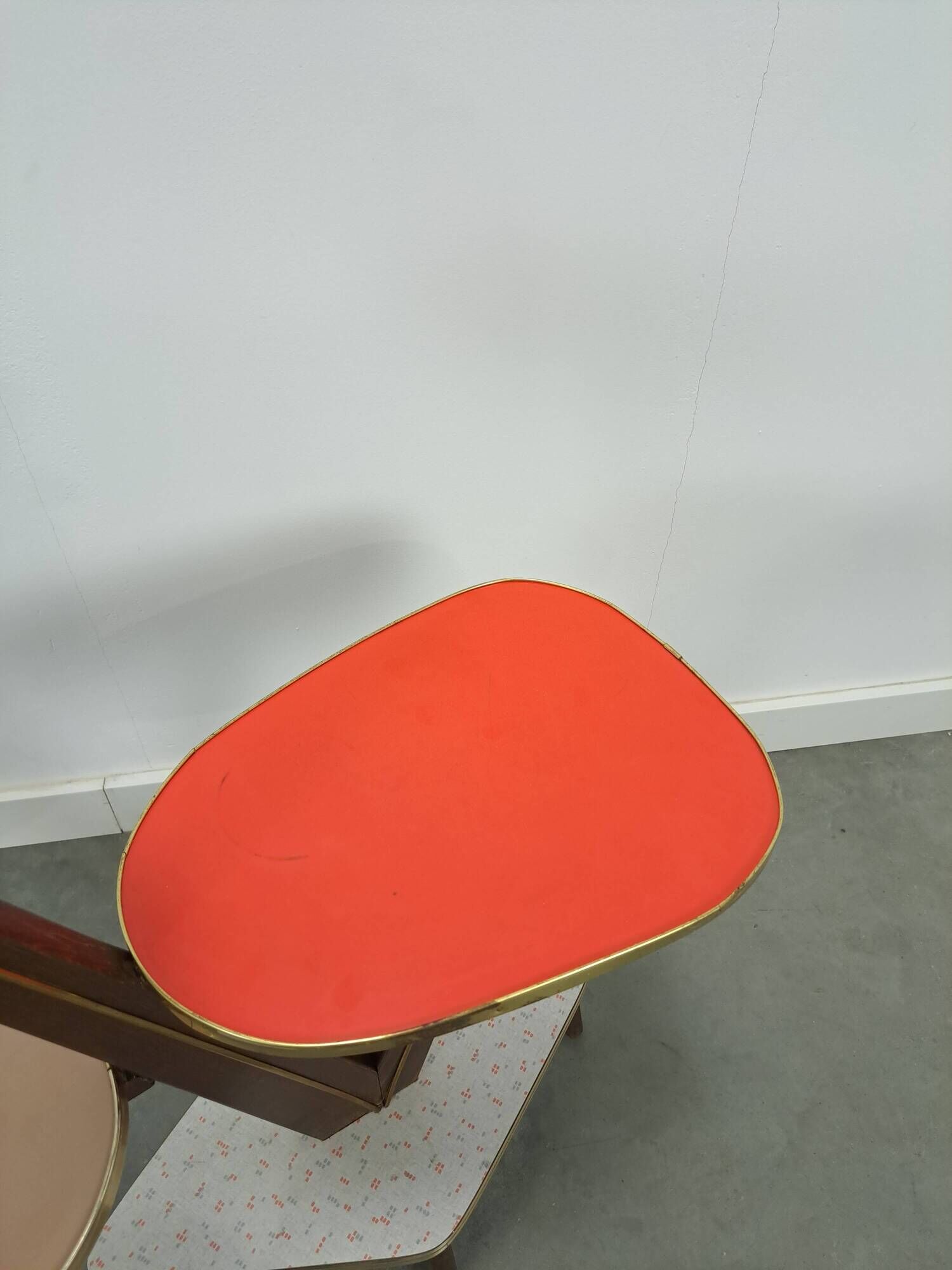 Hoge vintage plantentafel met messing en formica, plantenrek