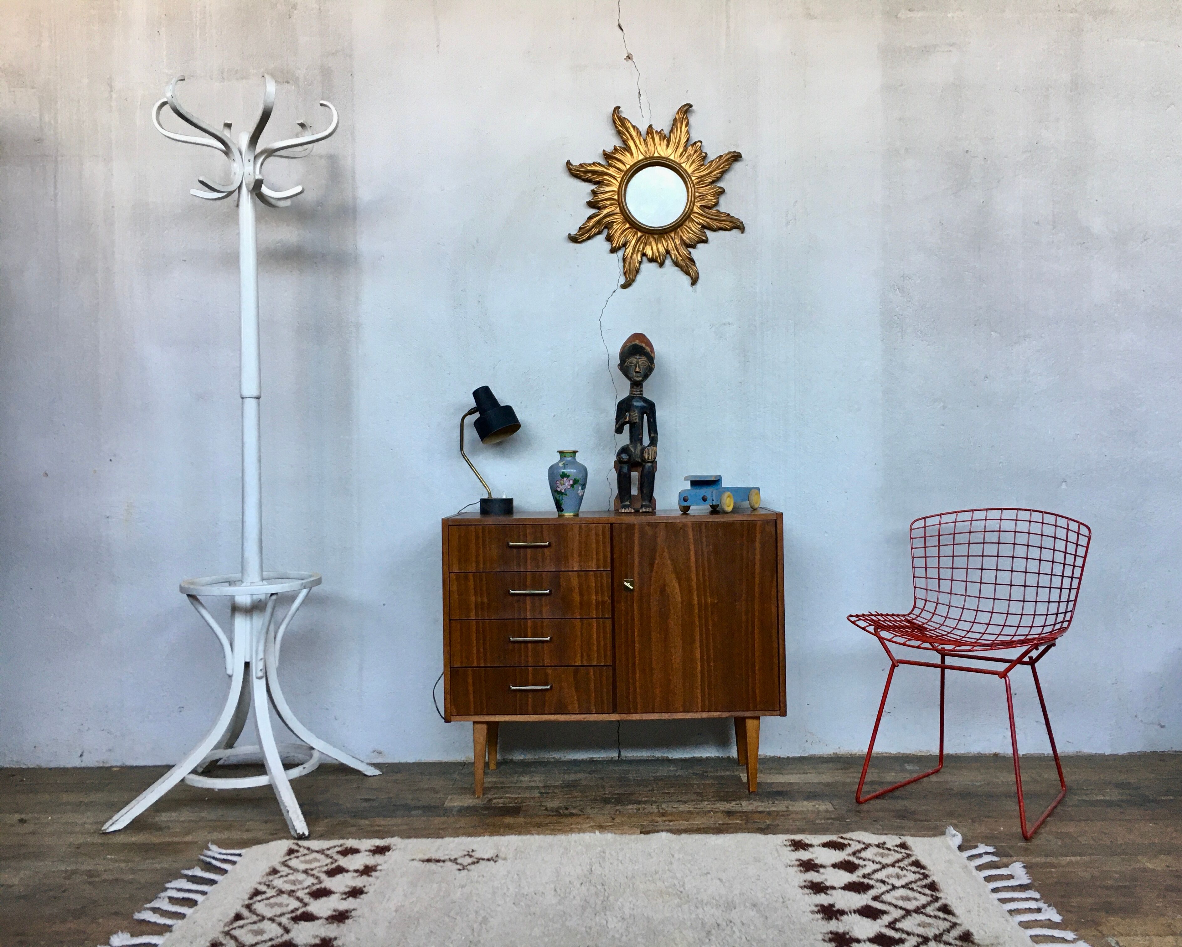 Buffet vintage retro 1950 feet spindles Scandinavian style