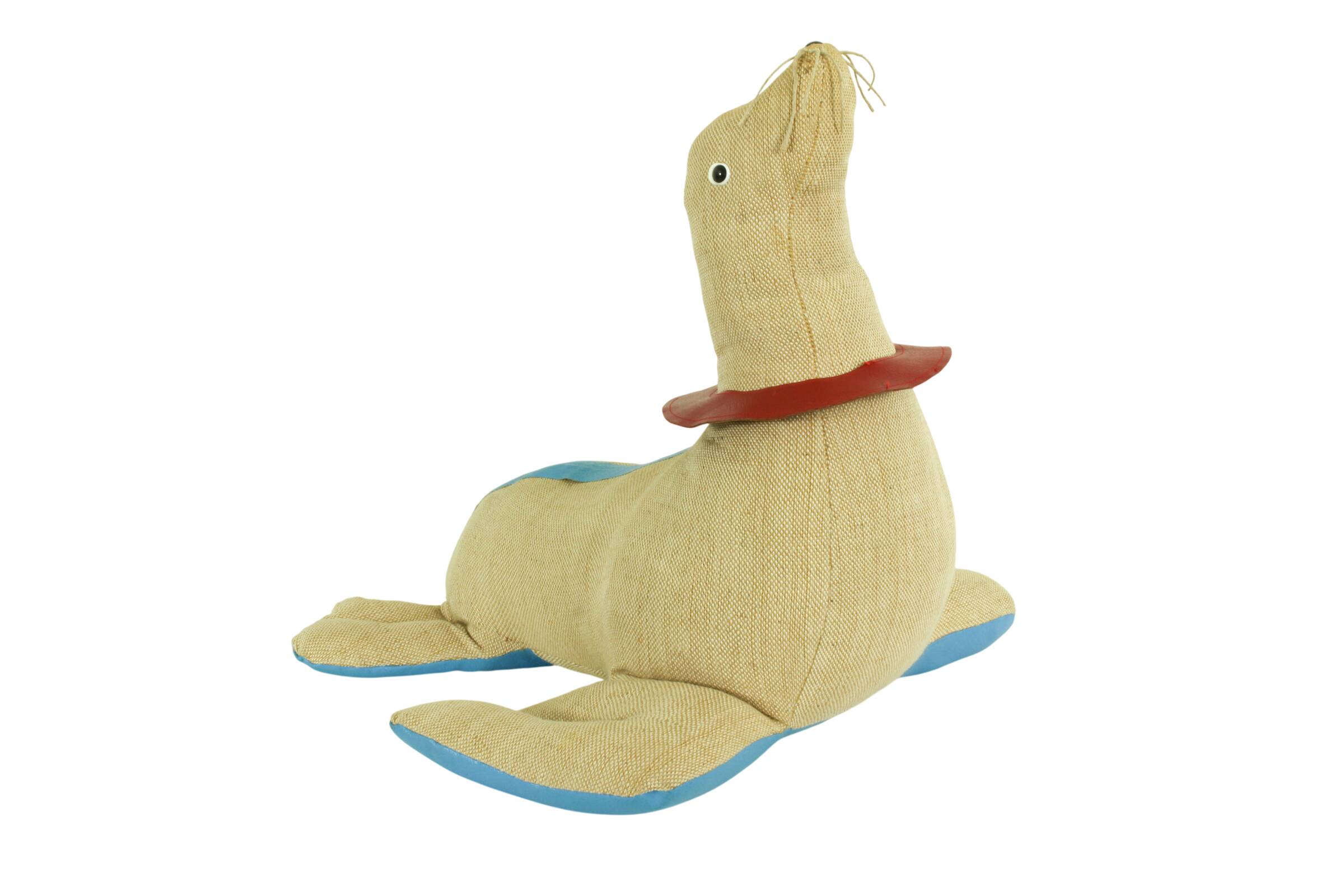 Grand jouet thérapeutique en jute et cuir en forme de phoque par Renate Müller, années 1960.