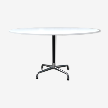 Round dining table by Charles & Ray Eames for Vitra 1980