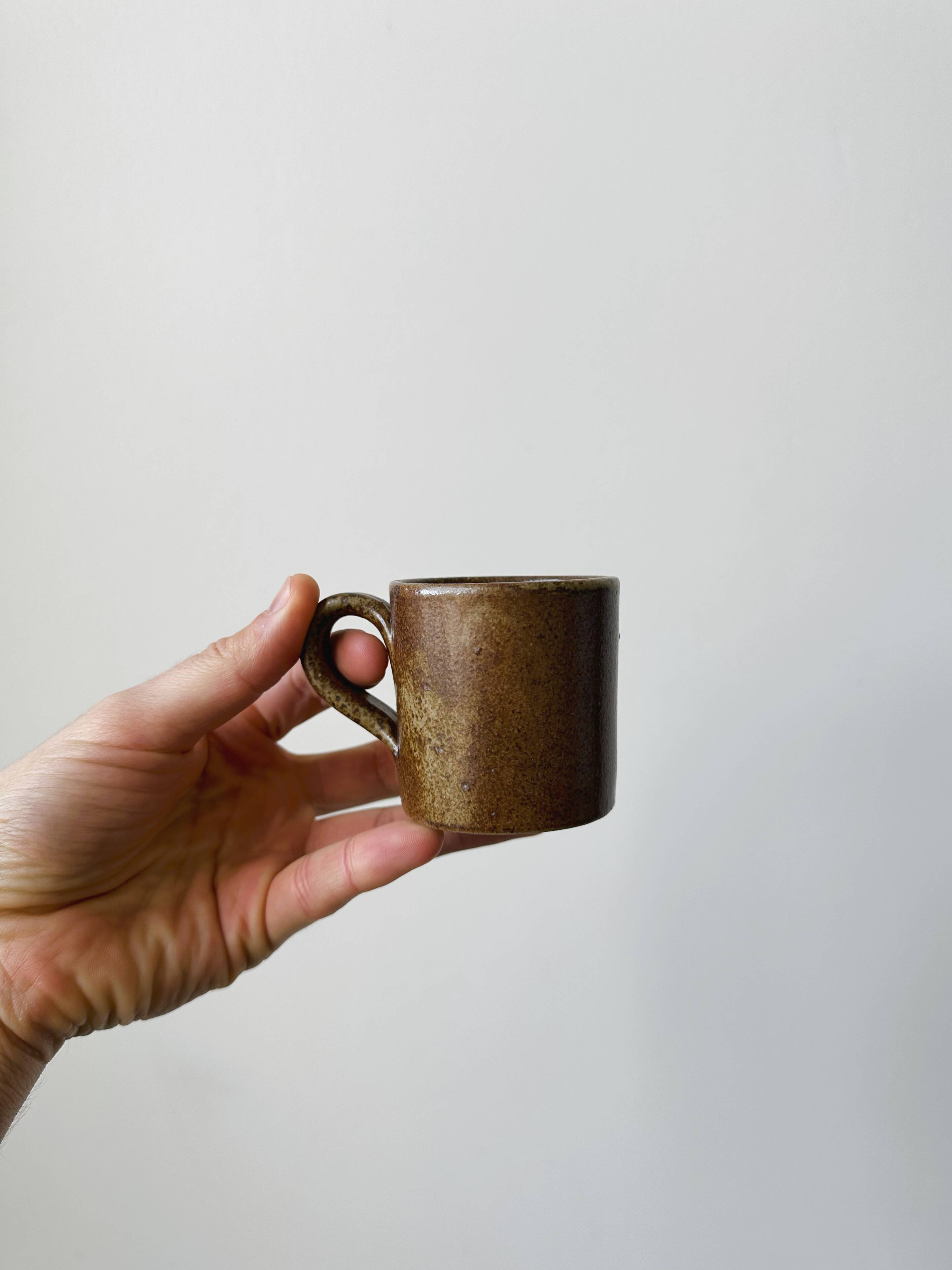 Artisanal pyrite-colored stoneware mugs