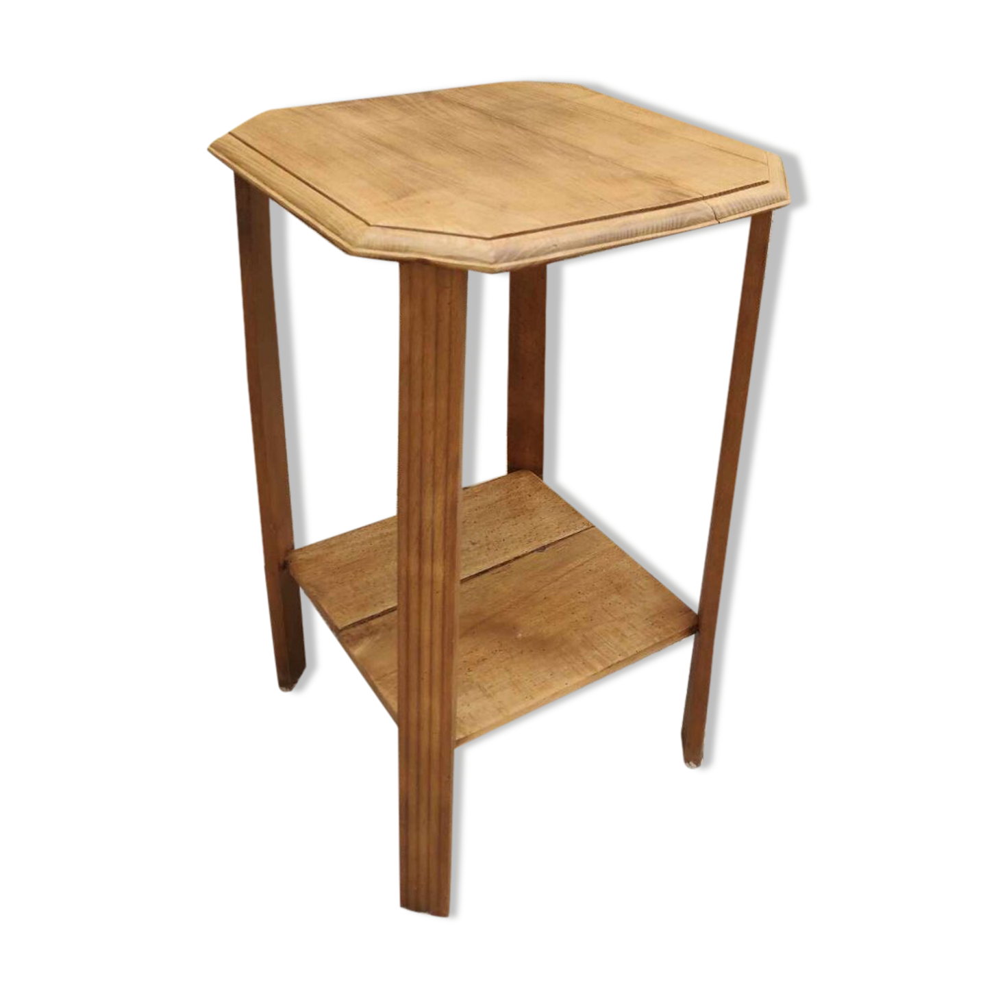 Pedestal table