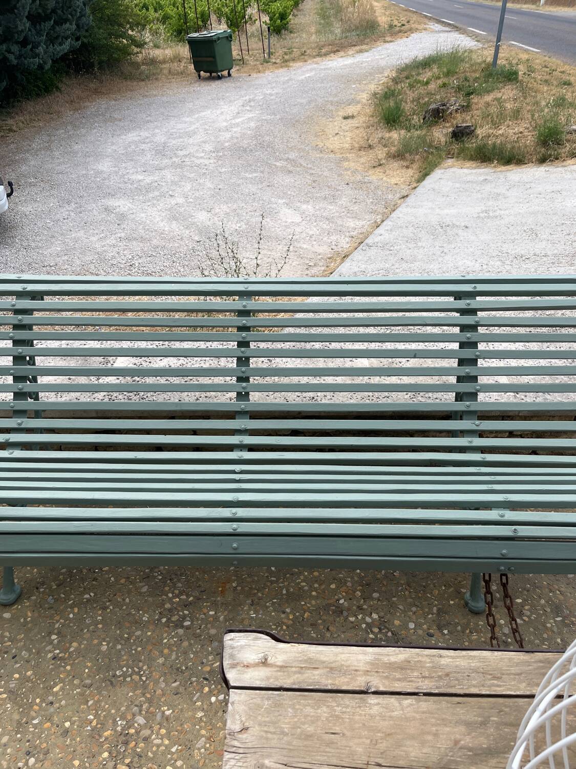 Bench made of metal and wood