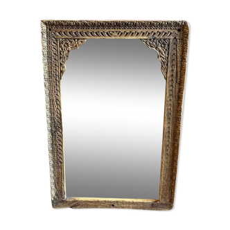 Miroir dans un ancien encadrement en bois de teck XVIIIème, usure et patine, Inde Rajasthan