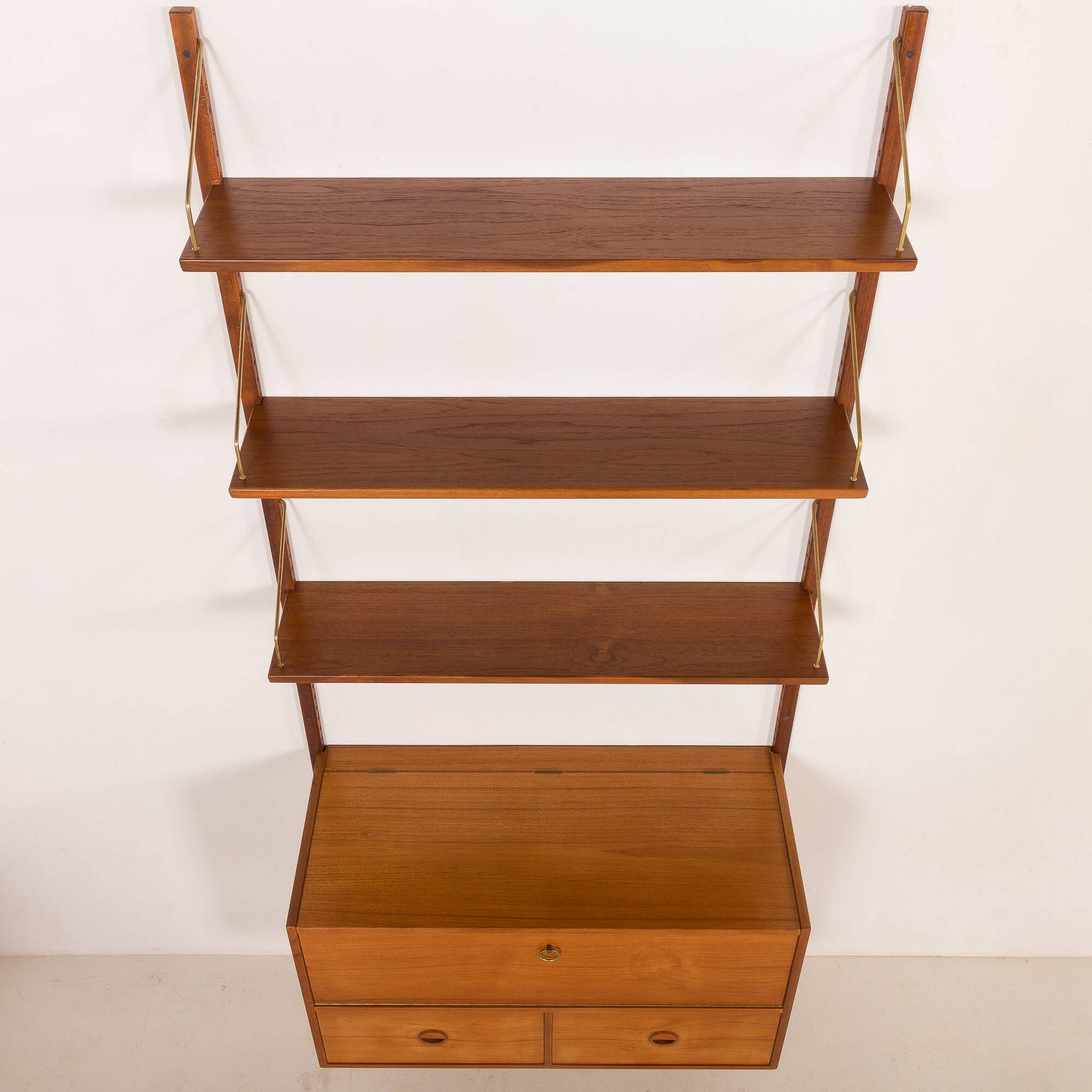 Hansen and Guldborg teak shelving unit, Denmark, 1960s