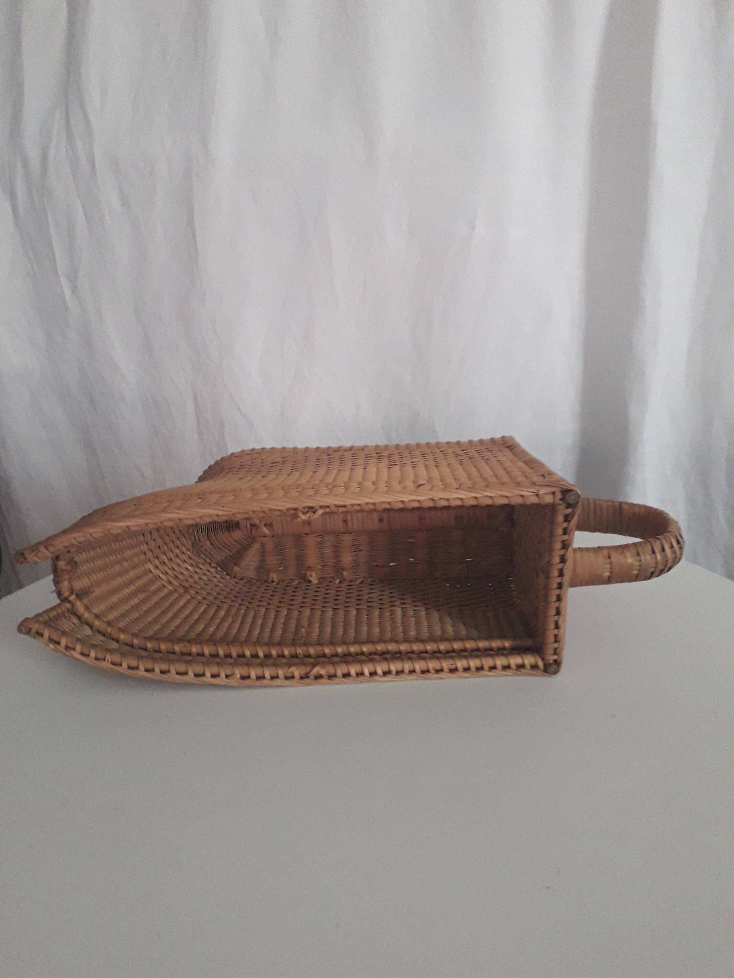 Rattan bottle holder