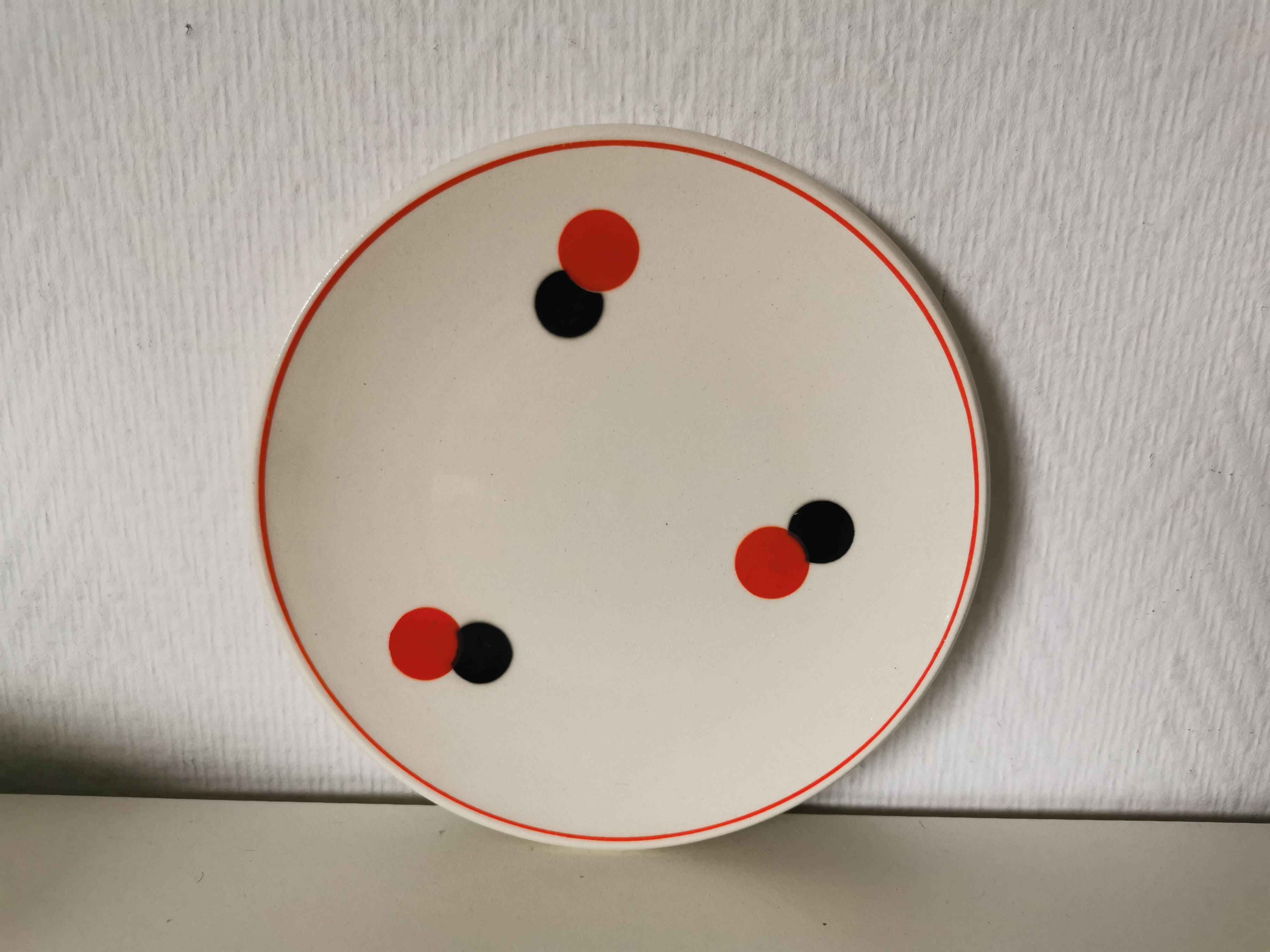 set of 5 Eastern European dessert plates from the 60s, white, red and black