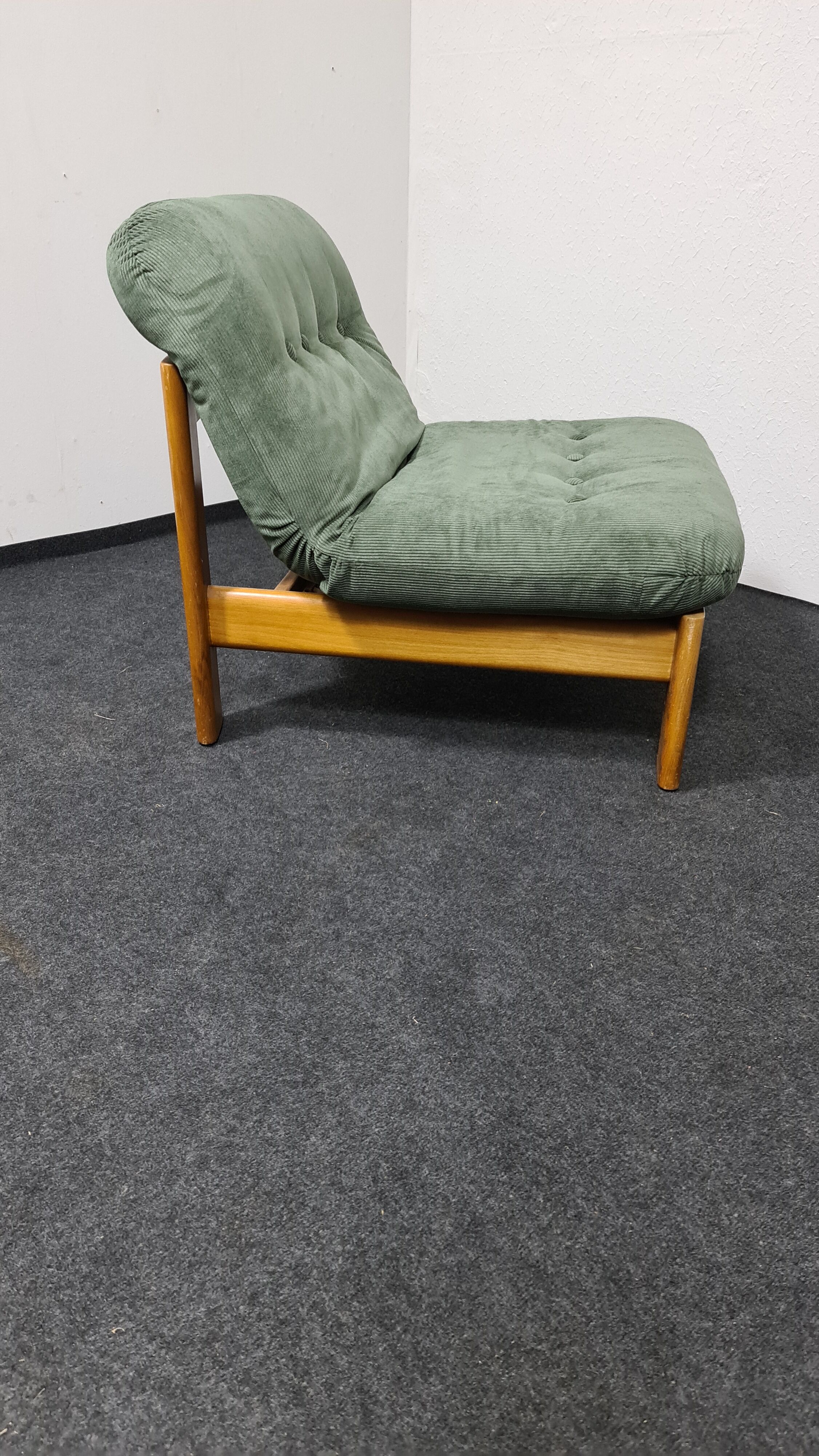 Vintage lounge chair