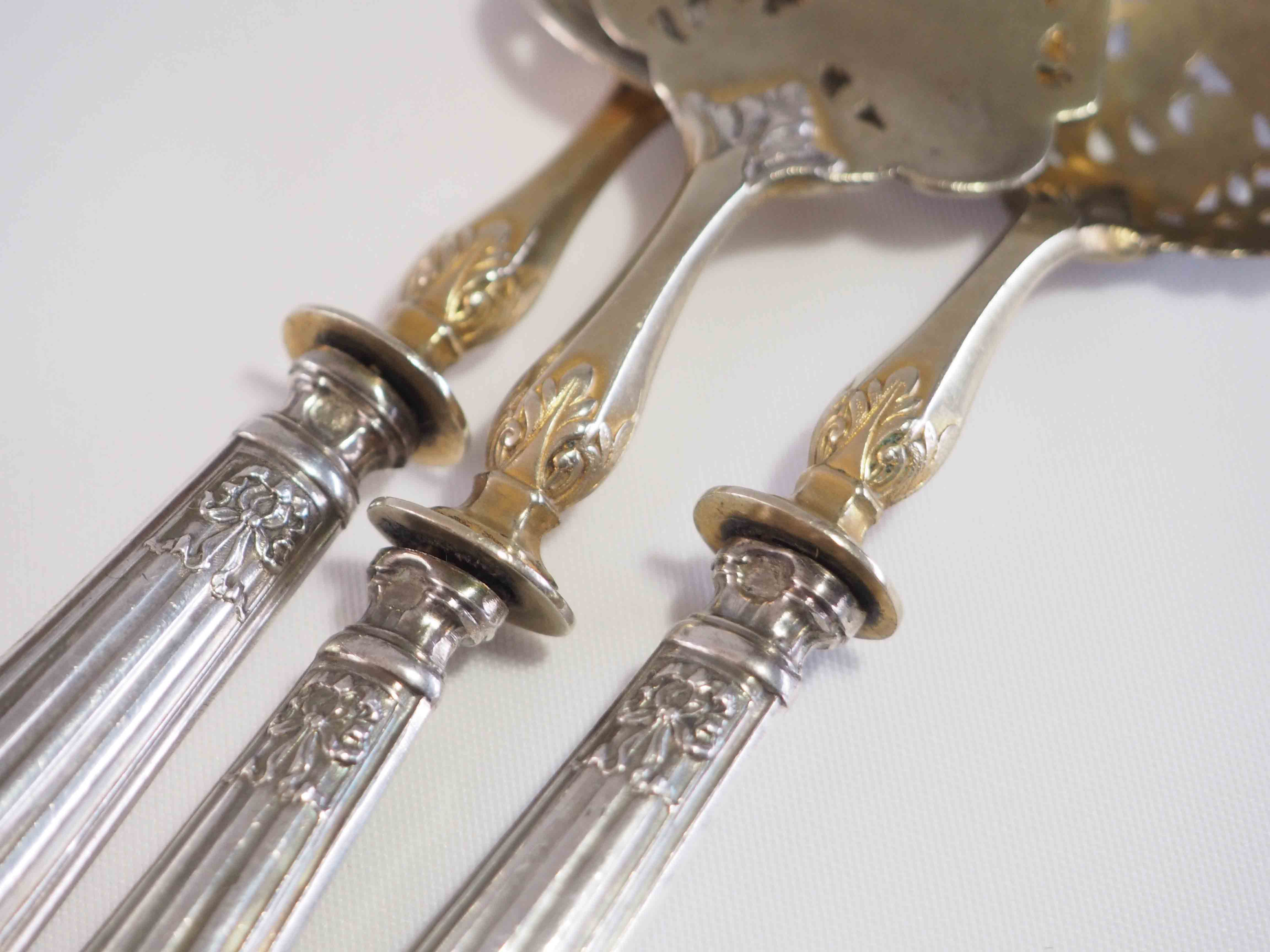 Set of dessert cutlery