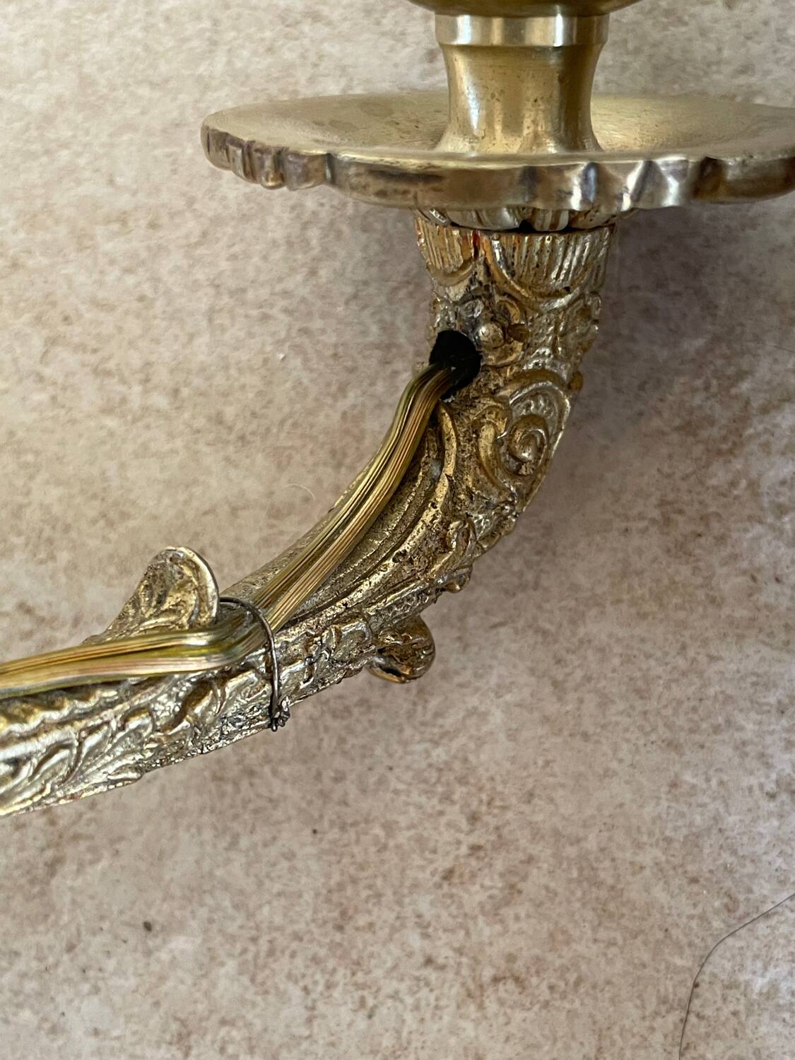 Pair of antique wall sconces in bronze - Louis XVI style / Saying