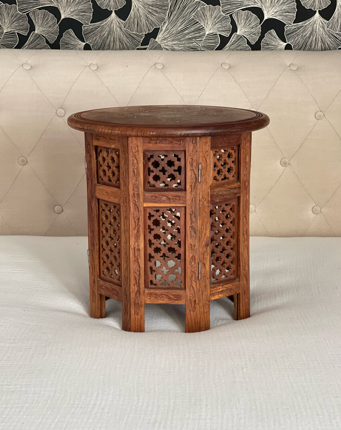 Indian table in wood and brass